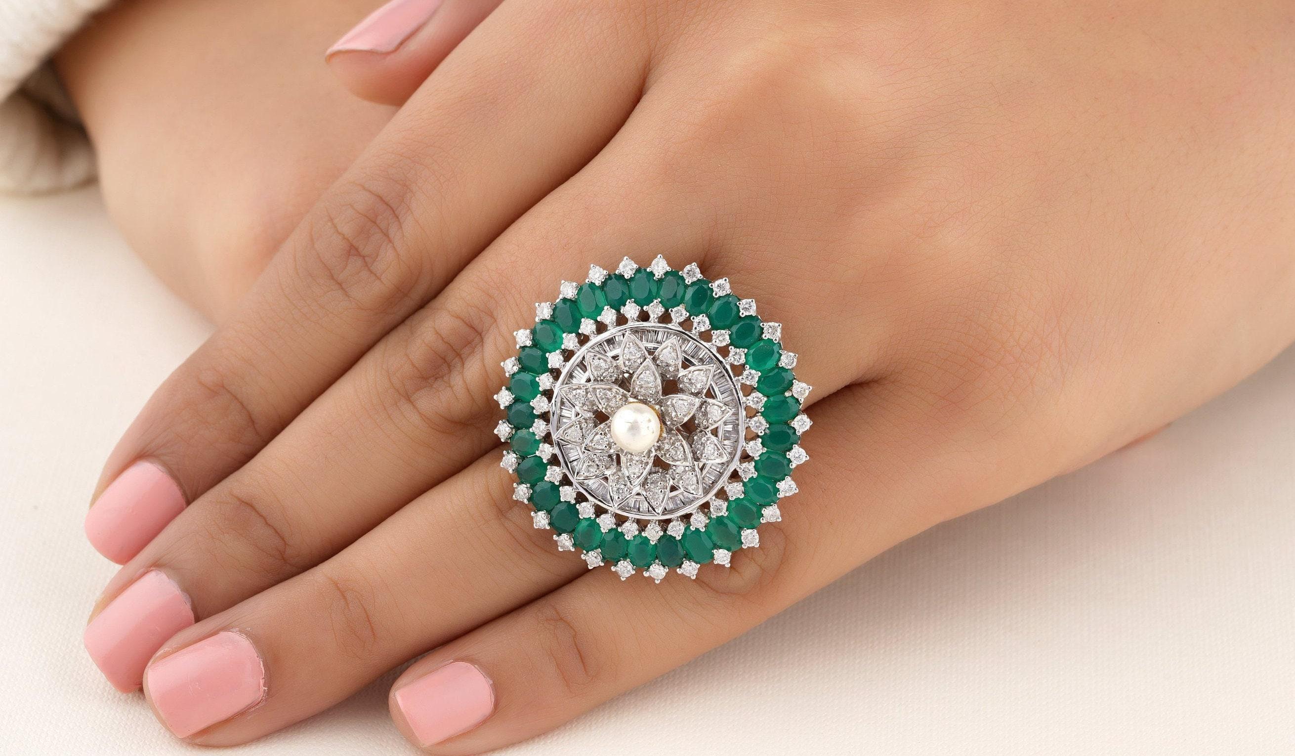 Art déco Bague cocktail émeraude fleur diamant perle en or massif 14K (certifié) en vente