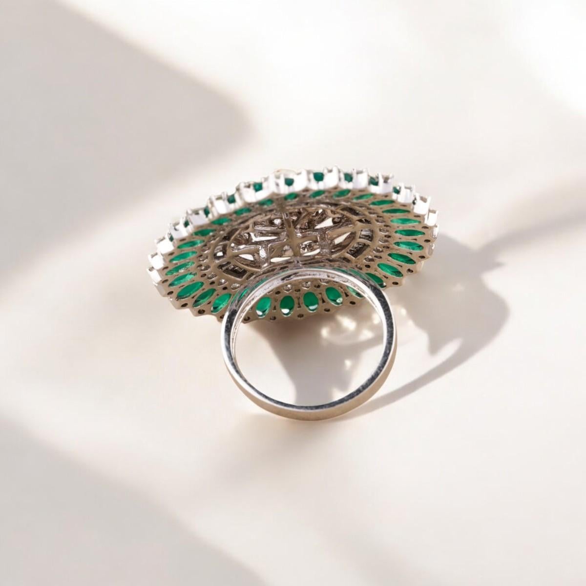 Bague cocktail émeraude fleur diamant perle en or massif 14K (certifié) en vente 2