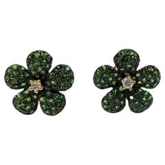 Smaragd-Blumen-Ohrringe aus 18 Karat Gelbgold mit Diamanten in der Mitte 