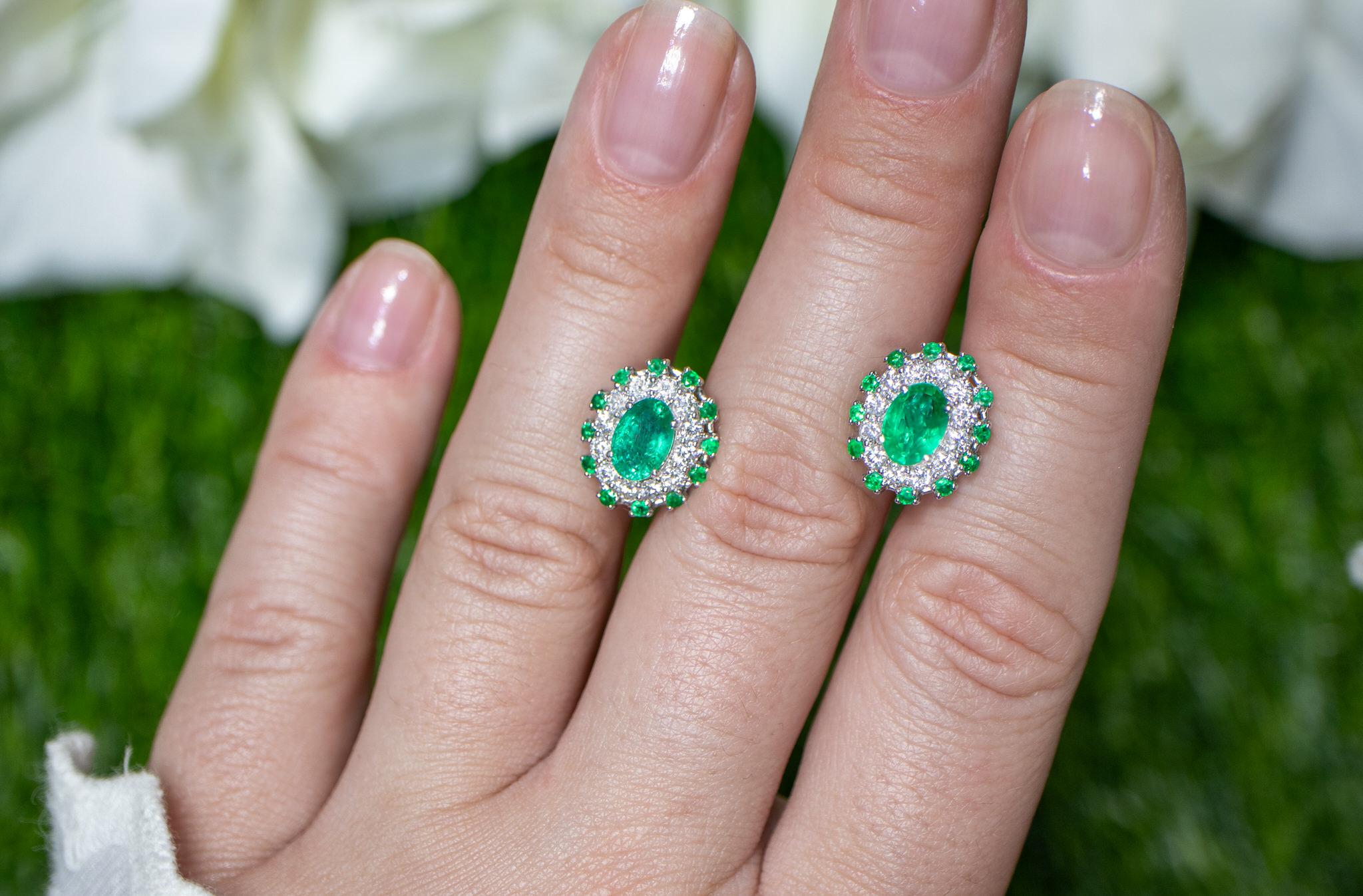 Emerald Flower Earrings With Diamonds 2.49 Carats 18K Gold In Excellent Condition For Sale In Laguna Niguel, CA