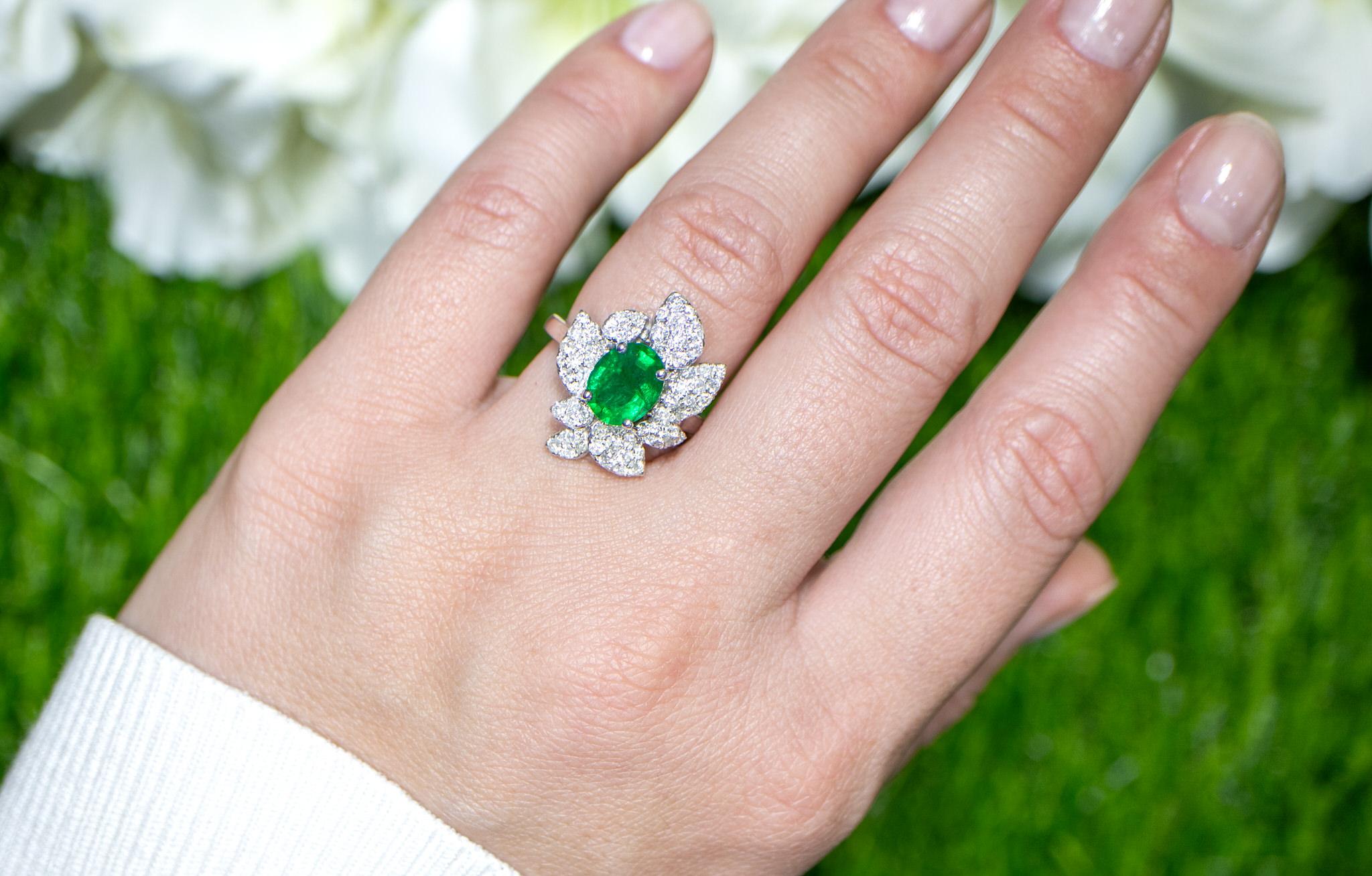 Contemporary Emerald Flower Ring With Diamonds 2.61 Carats 18K White Gold For Sale