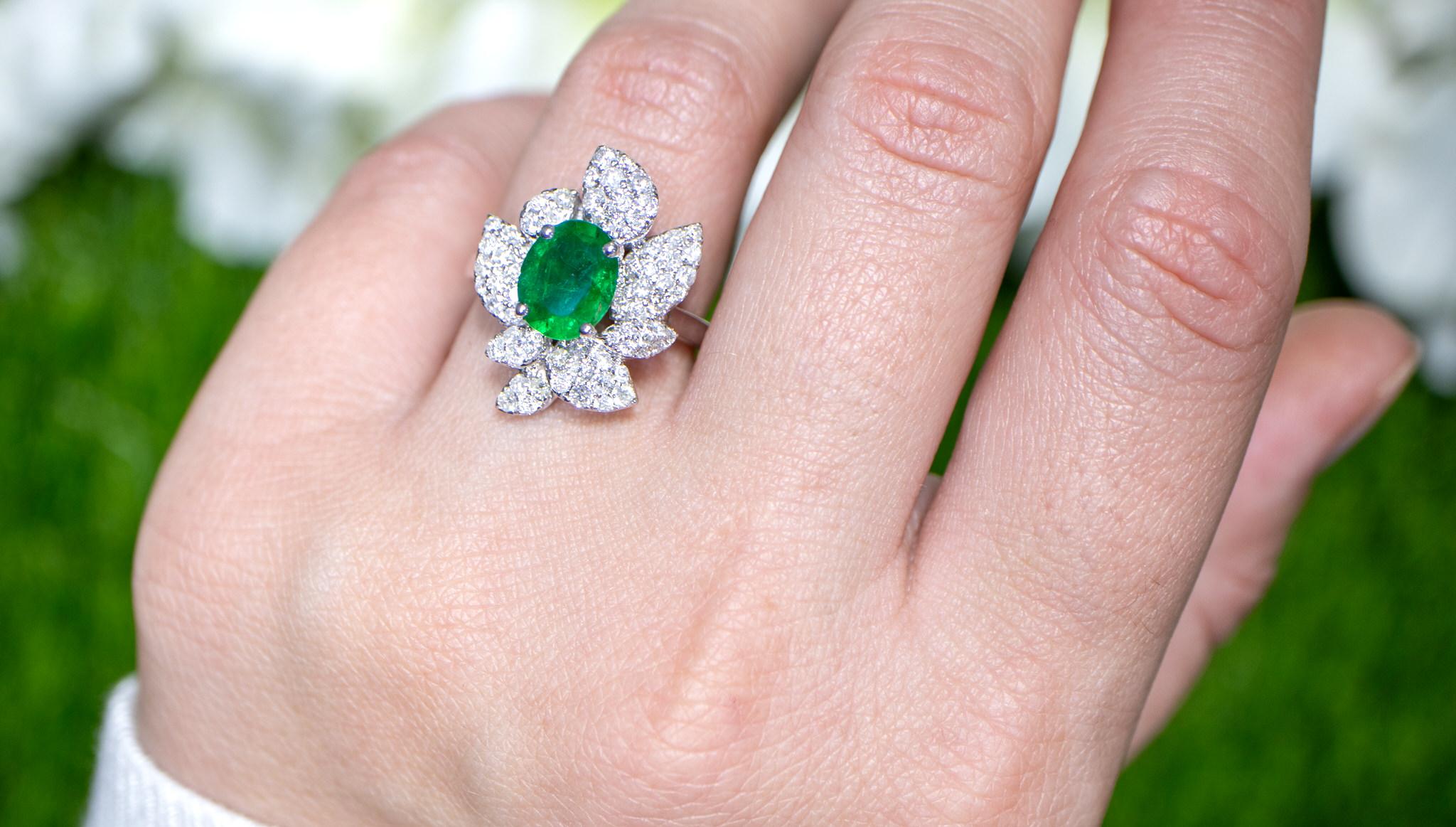 Emerald Flower Ring With Diamonds 2.61 Carats 18K White Gold In Excellent Condition For Sale In Laguna Niguel, CA