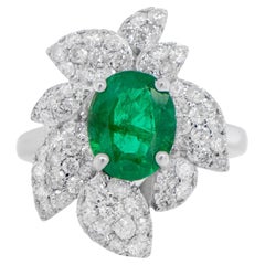 Anello Fiore di smeraldo con diamanti 2,61 carati in oro bianco 18 carati