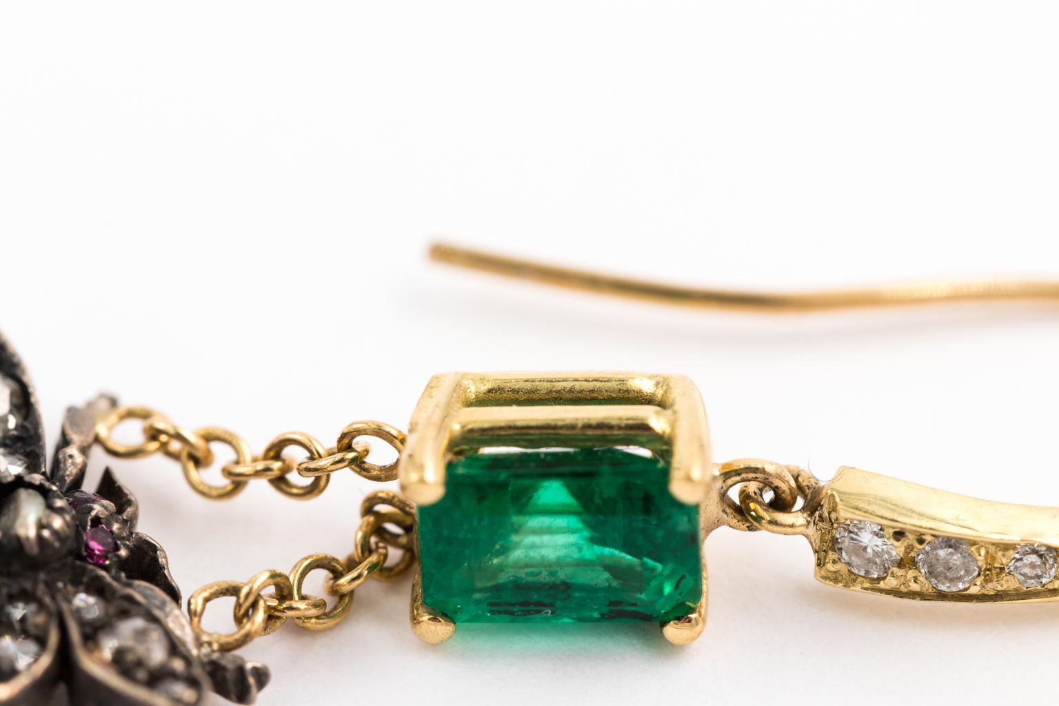 Emerald Fly Earrings Damen im Angebot