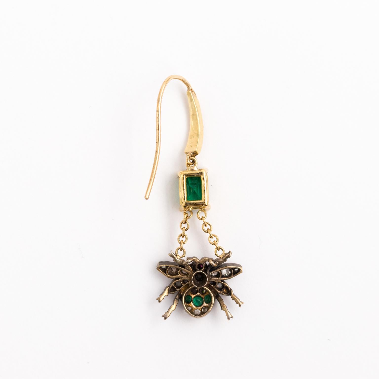 Emerald Fly Earrings For Sale 1
