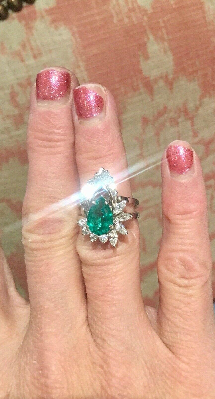 Emerald G VS Baguette Diamond 3.00 Carat Cocktail Ring For Sale 6