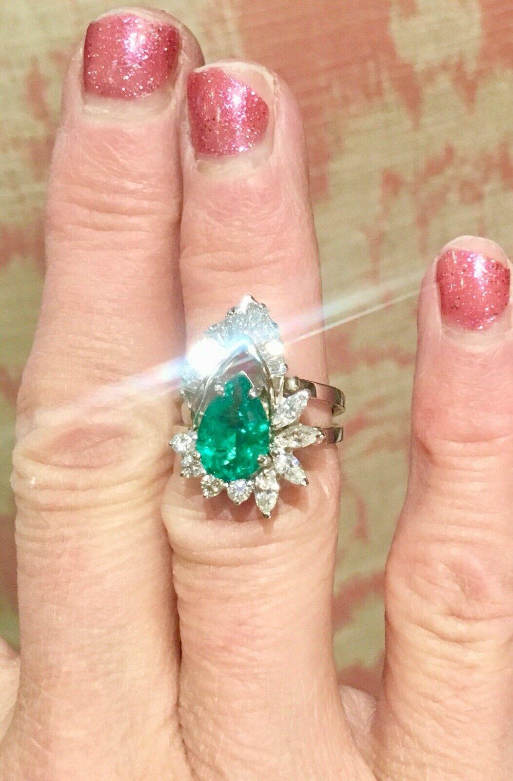 Emerald G VS Baguette Diamond 3.00 Carat Cocktail Ring In Excellent Condition For Sale In Shaker Heights, OH