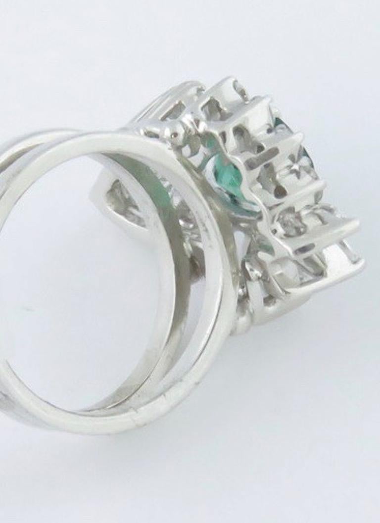 Emerald G VS Baguette Diamond 3.00 Carat Cocktail Ring For Sale 3