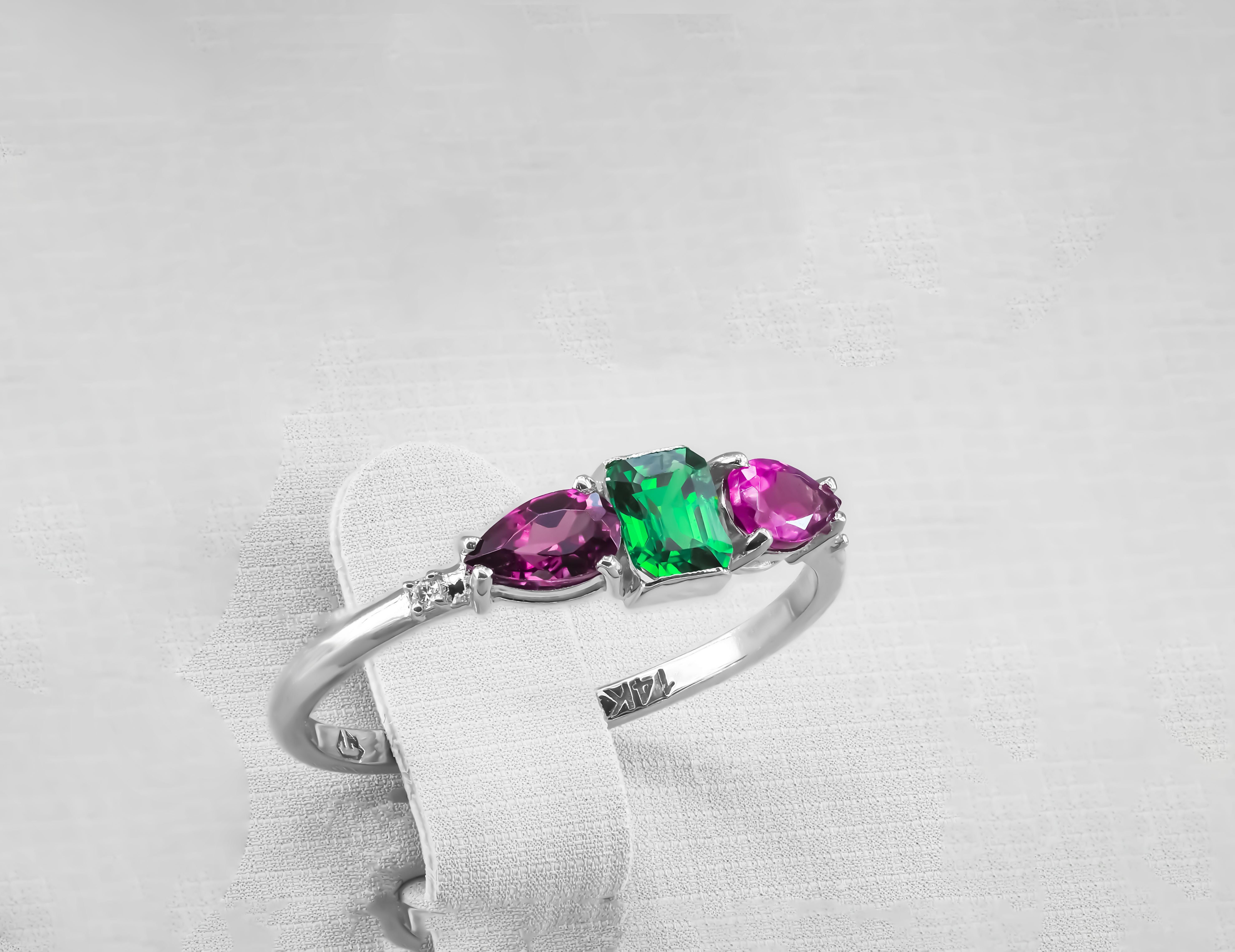 in vendita:  Anello in oro 14k con smeraldo e granato 3