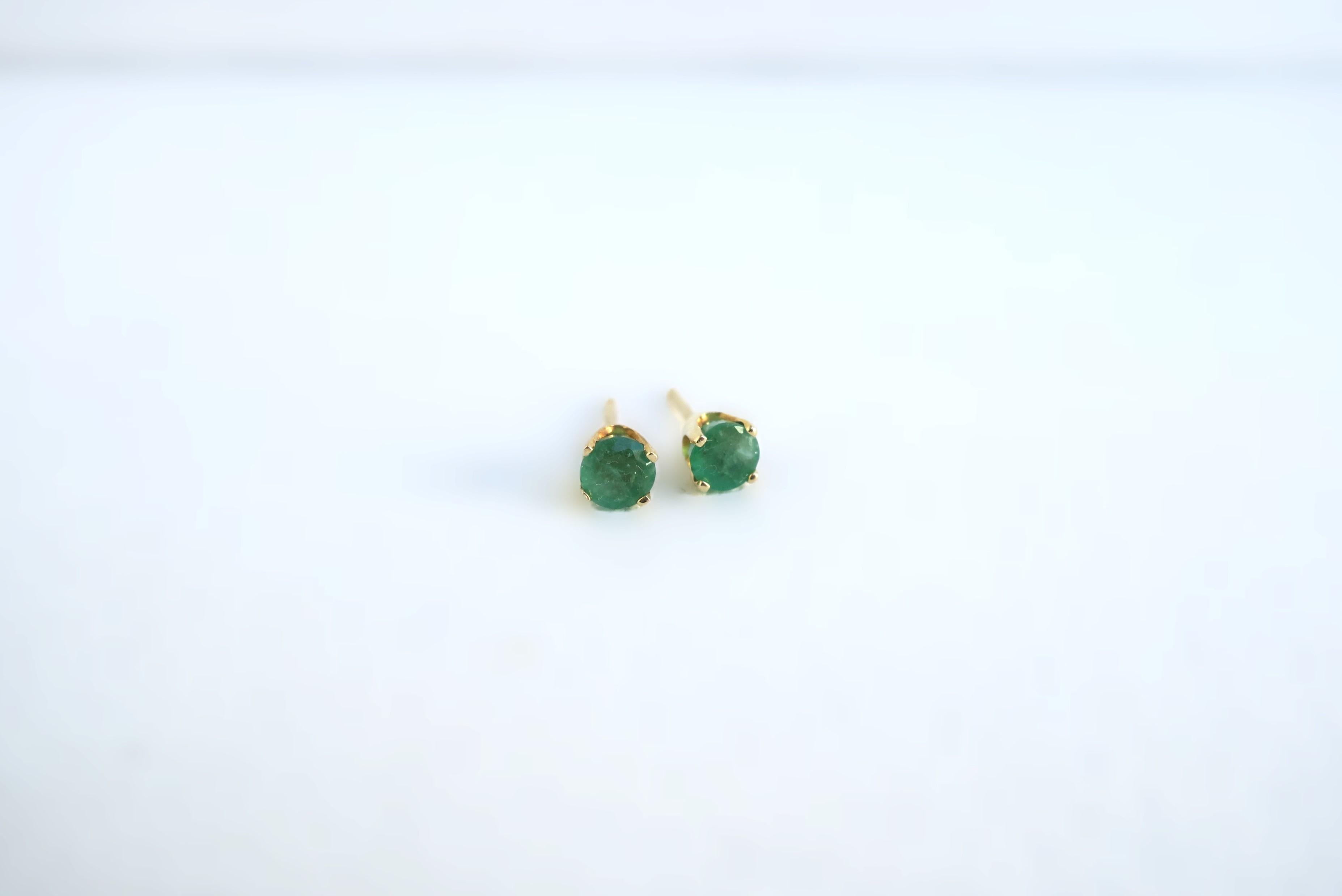Round Cut Emerald Gemstone and Gold Stud Earrings For Sale