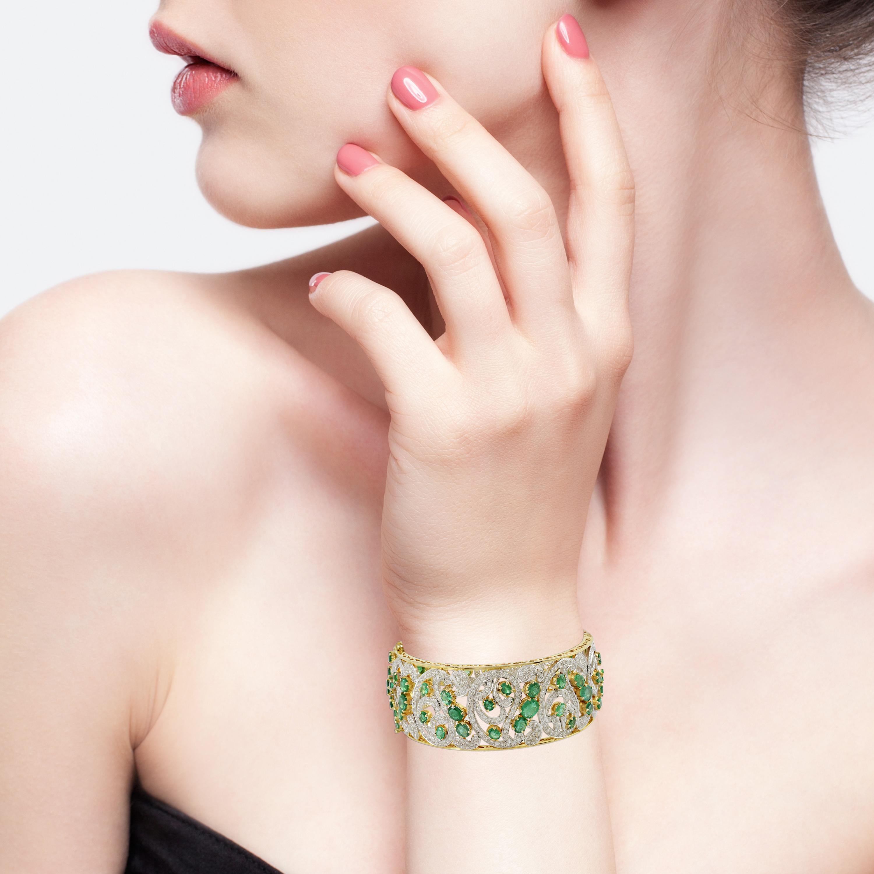 Oval Cut Emerald Gemstone Bangle Diamond Bracelet 18 Karat Yellow Gold Handmade Jewelry For Sale