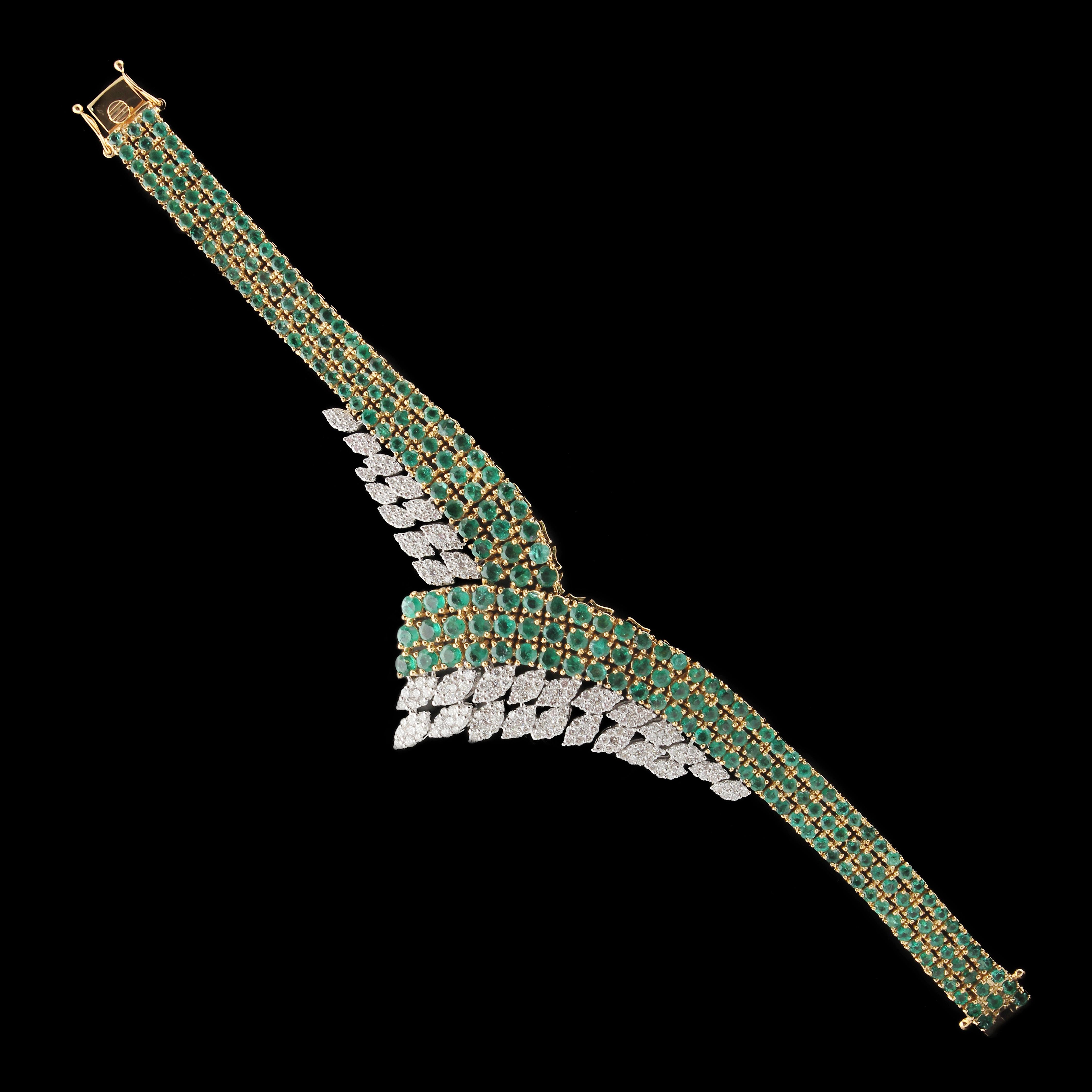 Round Cut Emerald Gemstone Bracelet Diamond 18 Karat Yellow Gold Handmade Fine Jewelry For Sale