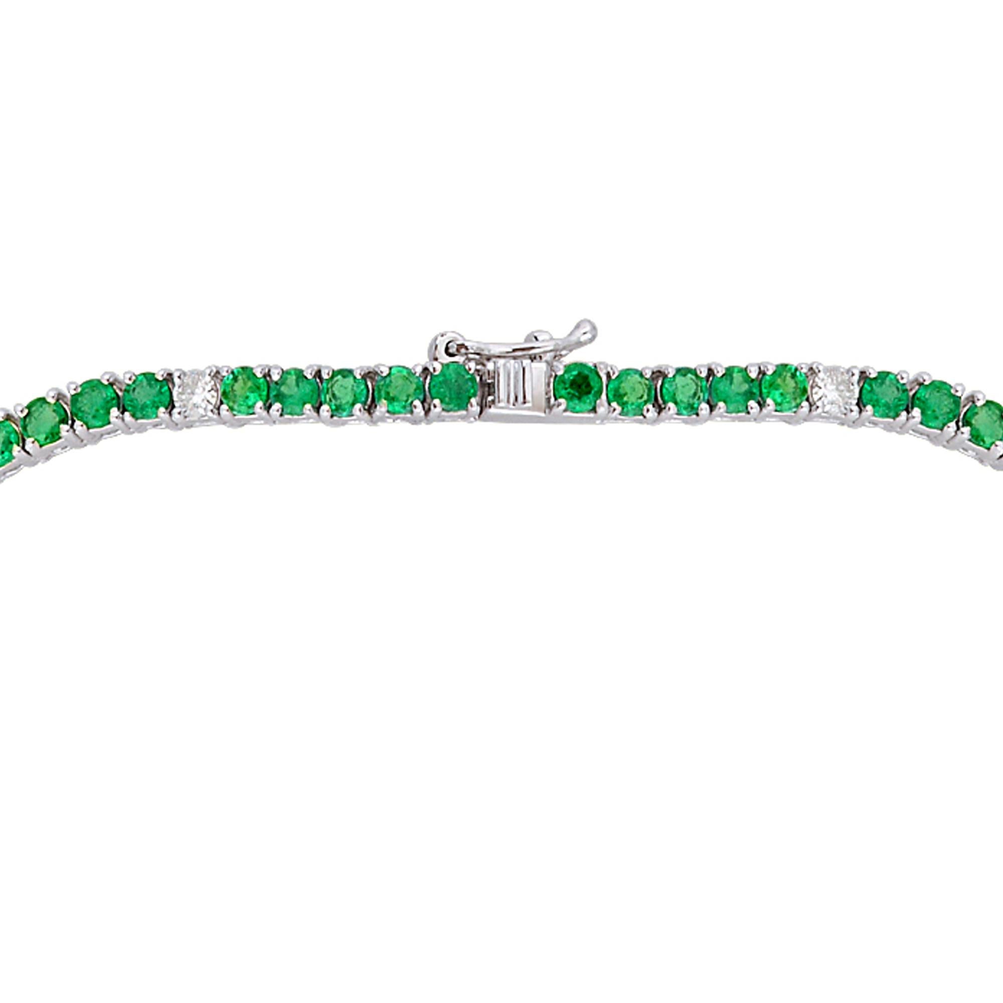 Women's Emerald Gemstone Chain Necklace Diamond 10 Karat White Gold Handmade Jewelry For Sale
