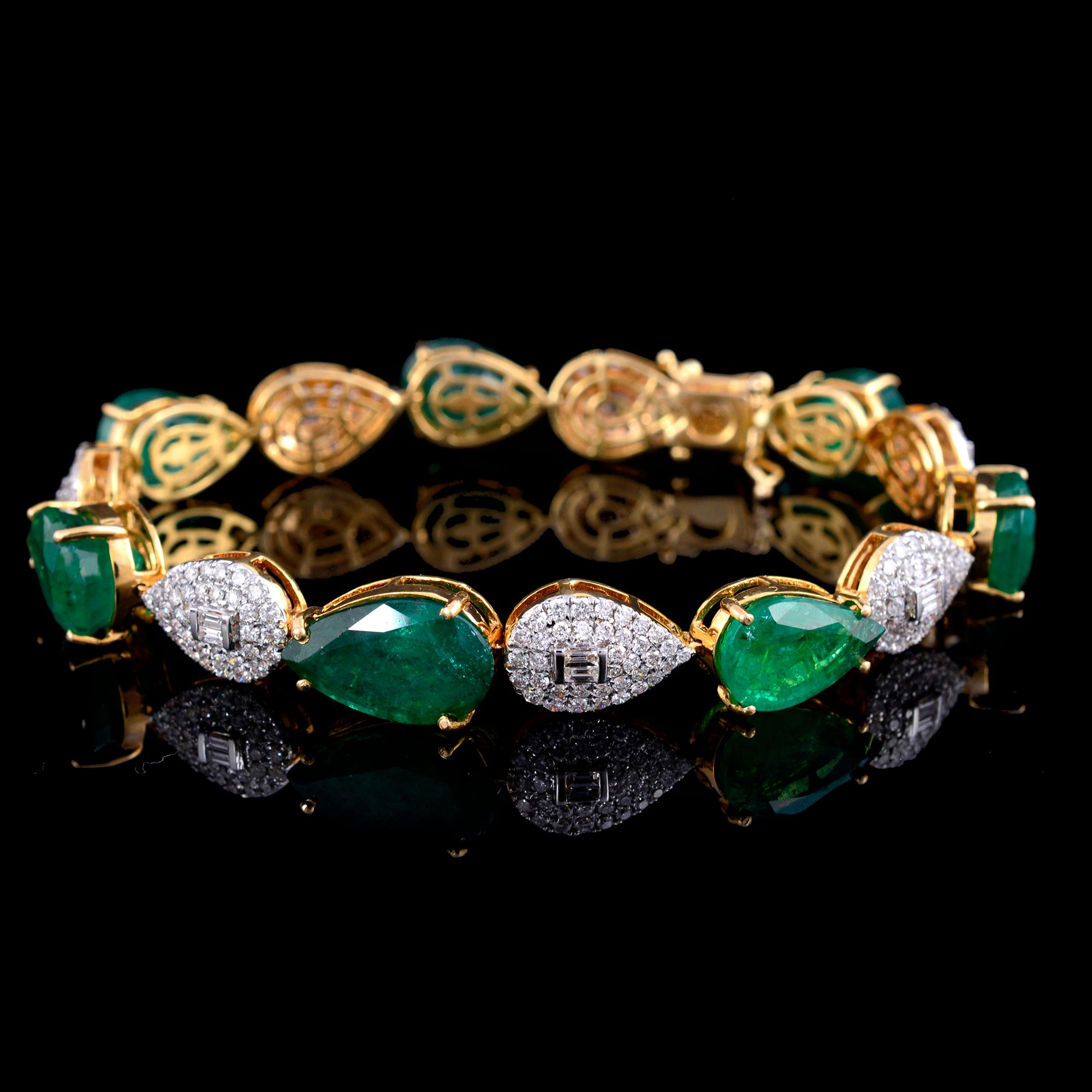 Modern Emerald Gemstone Charm Bracelet Diamond 18 Karat Yellow Gold Handmade Jewelry For Sale