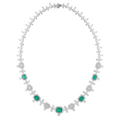 Smaragd-Edelstein-Charme-Halskette Diamant Pave 18 Karat Weißgold Feinschmuck