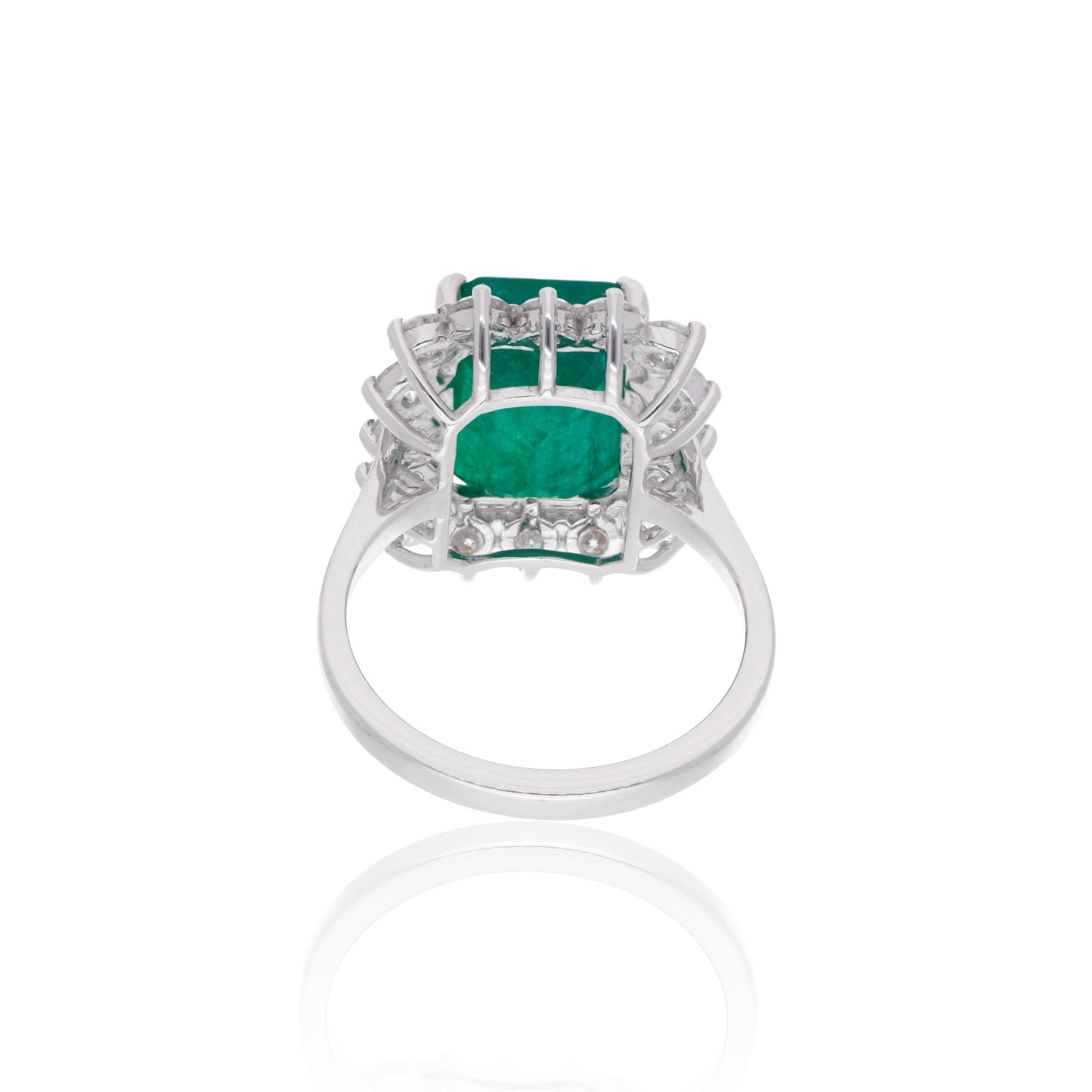 Emerald Gemstone Cocktail Ring Diamond 14 Karat White Gold Handmade Fine Jewelry In New Condition For Sale In Diera, Dubai