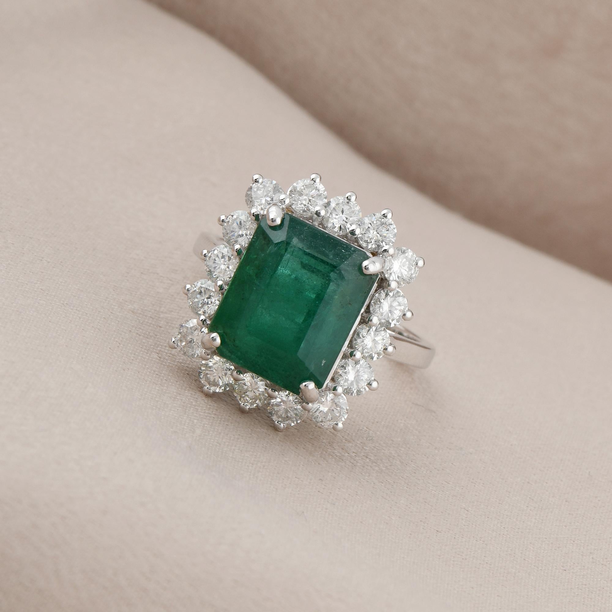 Modern Emerald Gemstone Cocktail Ring Diamond 18 Karat White Gold Handmade Fine Jewelry For Sale