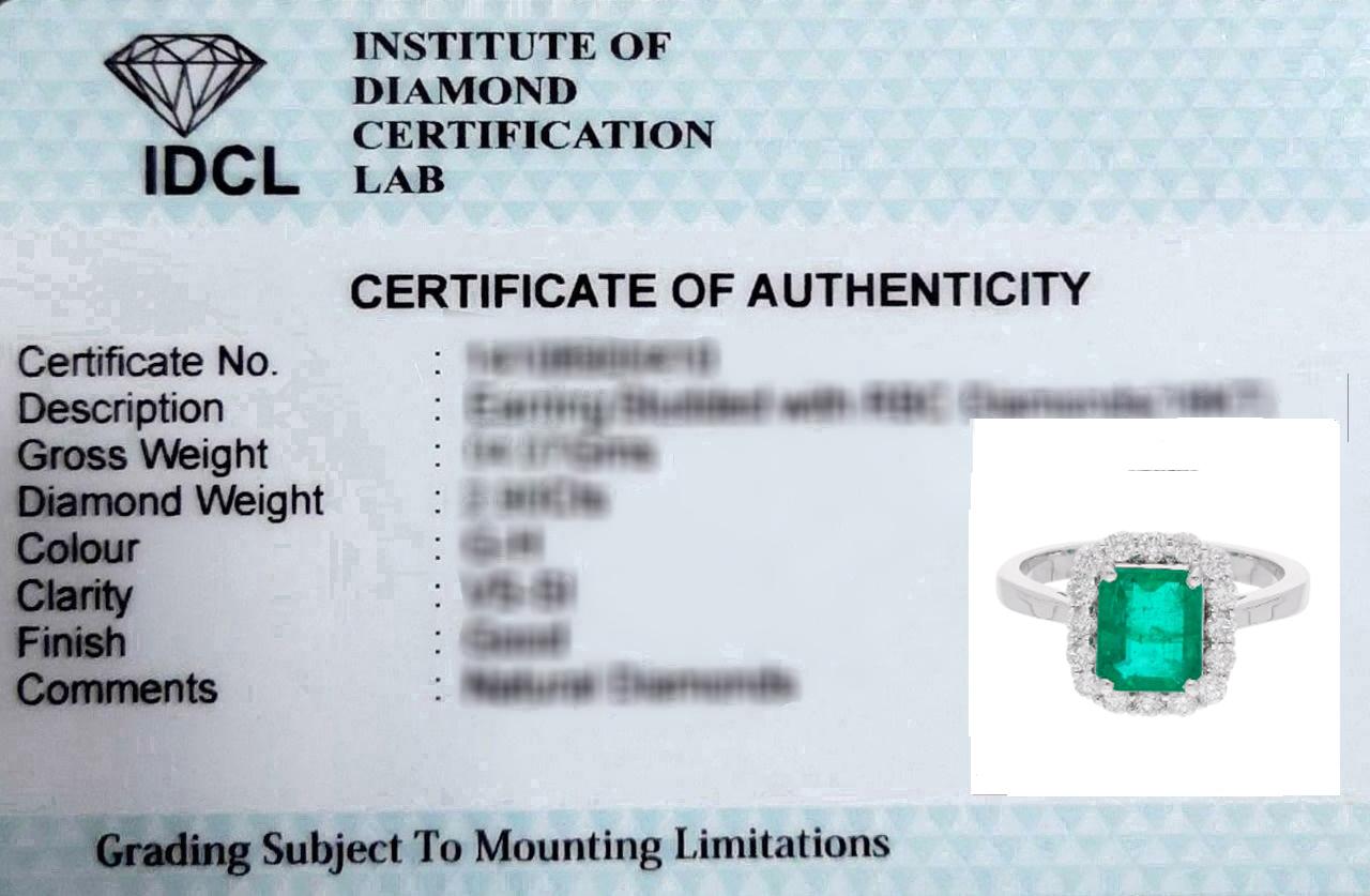 Women's Emerald Gemstone Cocktail Ring Diamond 18 Karat White Gold Handmade Fine Jewelry For Sale