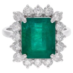 Smaragd-Edelstein-Cocktailring mit Diamant aus 18 Karat Weißgold, handgefertigter feiner Schmuck