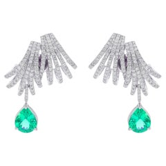 Boucles d'oreilles boucles d'oreilles en or blanc 18 carats avec émeraudes et diamants pavés