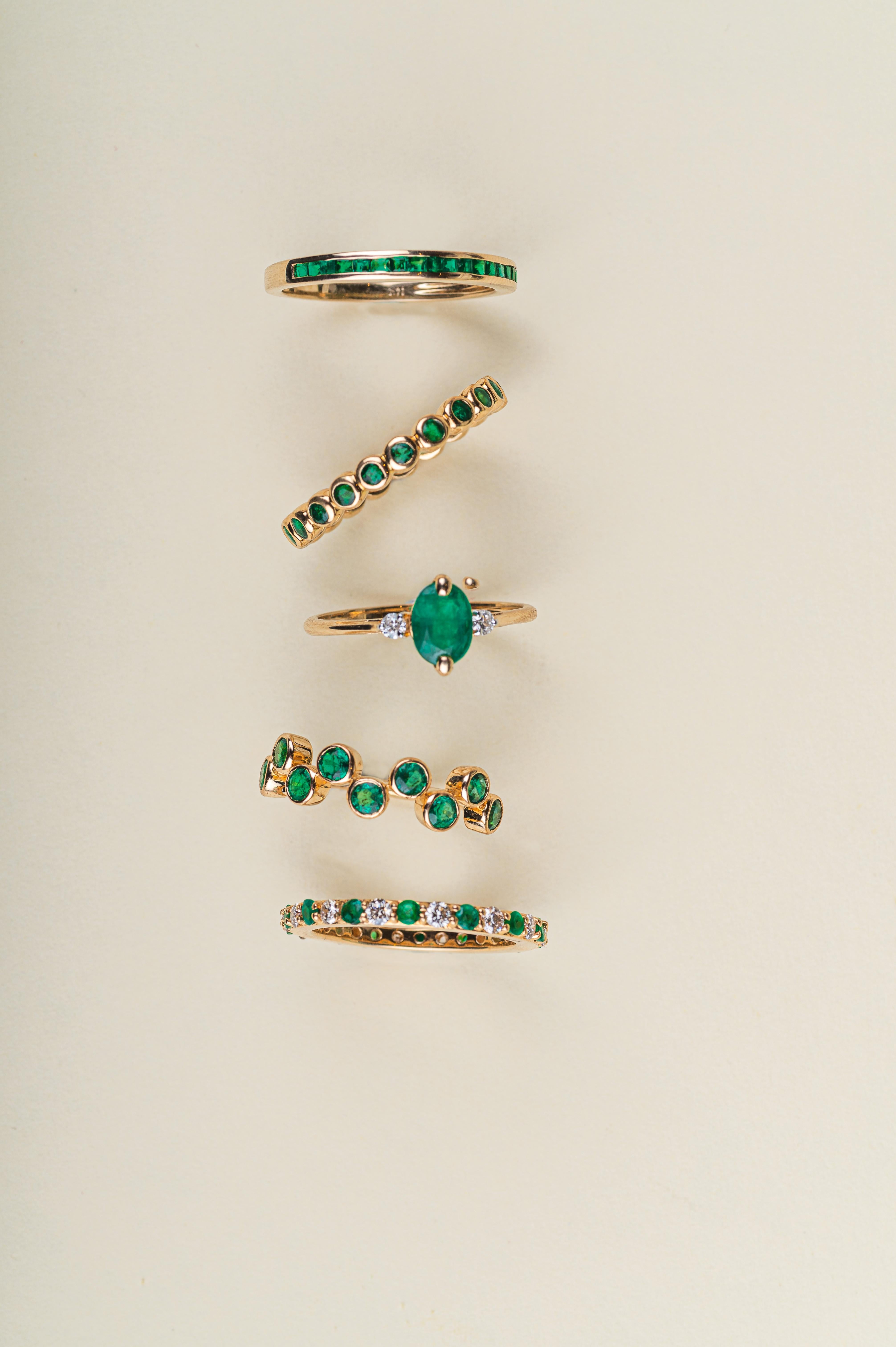 For Sale:  Emerald Gemstone Stacking Ring in 18K Yellow Gold 7