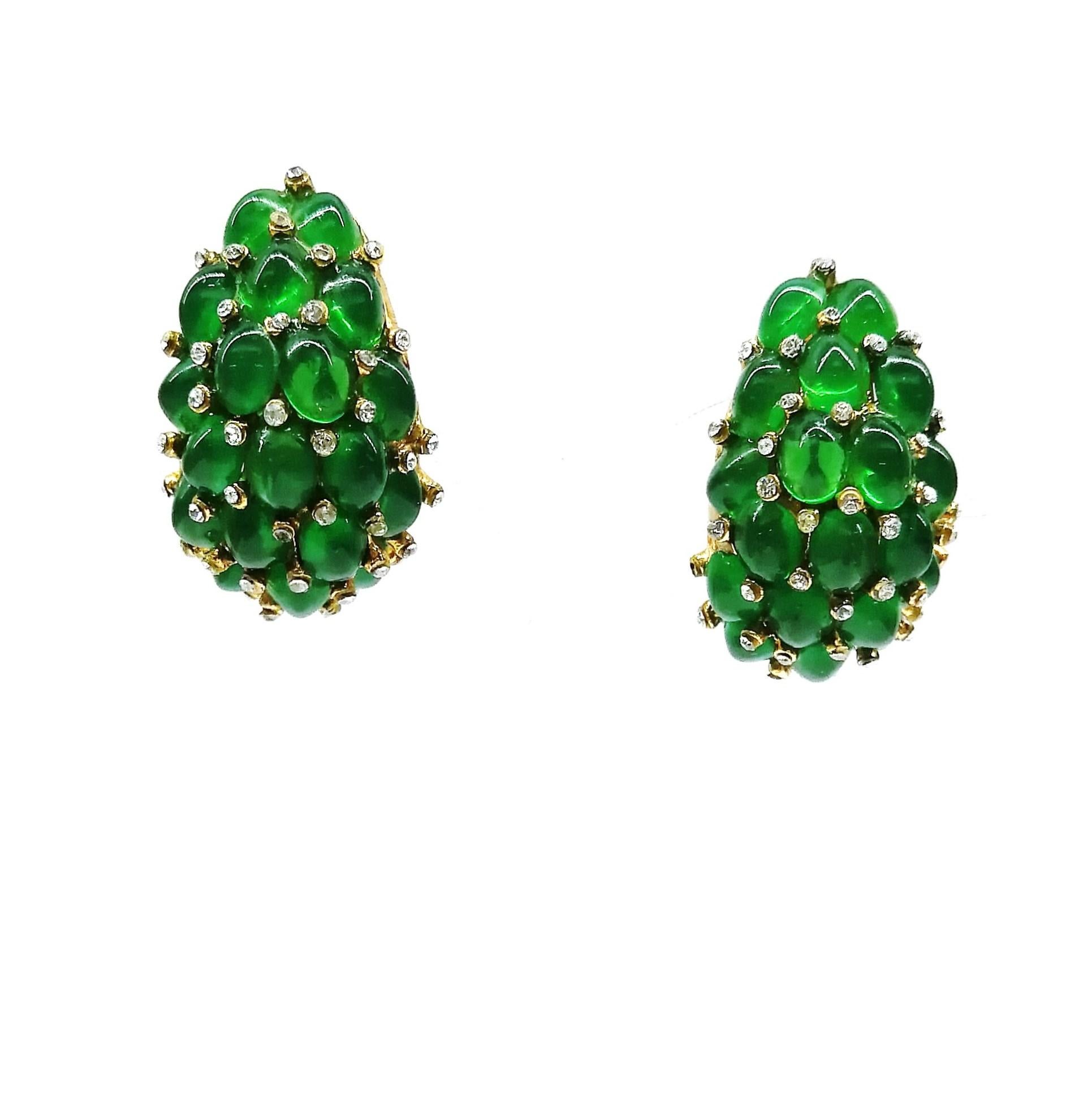 A chic and elegant pair of tailored earrings from Marcel Boucher, in emerald glass cabuchons, with single pastes studded in between each cabuchon, softly domed. Both earrings are fully marked. Classic and highly wearable earrings, with a comfortable