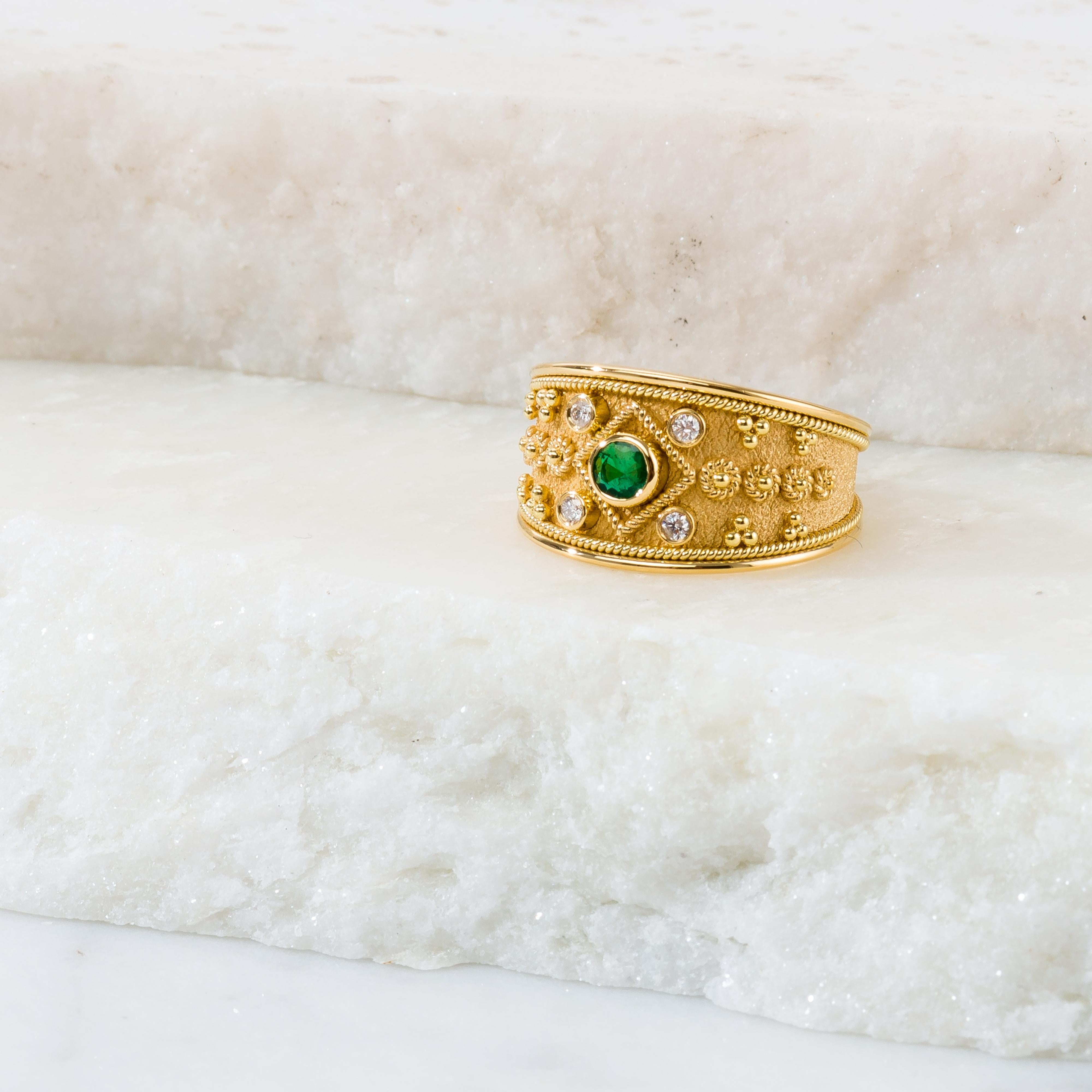 Byzantinischer Ring aus Smaragdgold (Rundschliff) im Angebot