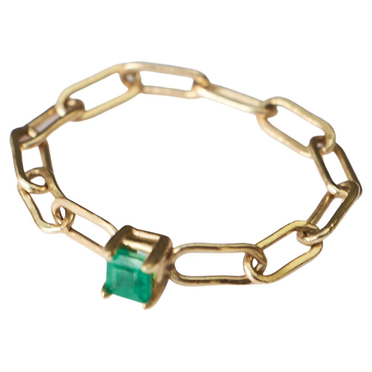 Contemporary  Emerald  Gold Chain Ring 14K Stackable J Dauphin For Sale