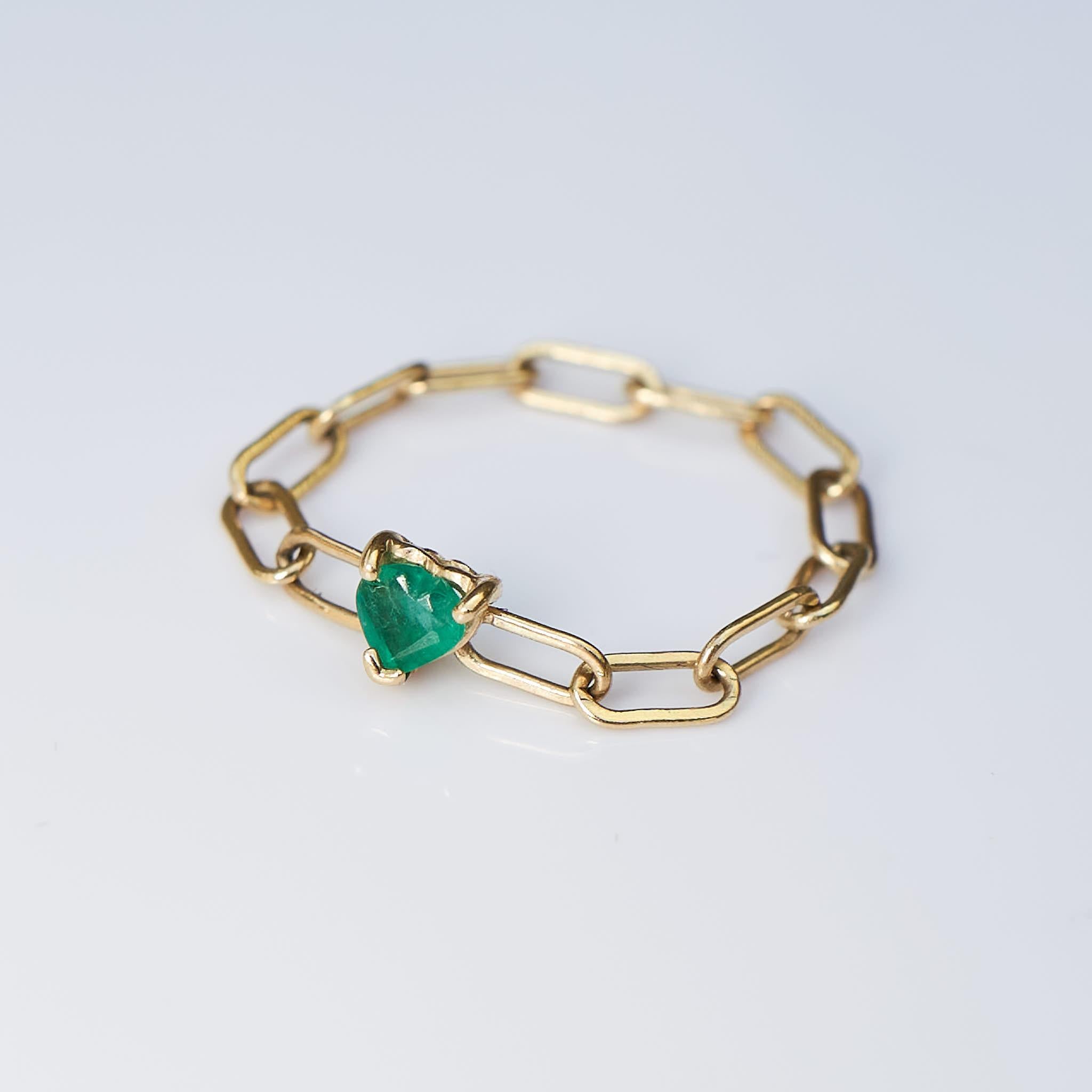 Emerald Gold Chain Ring Heart 14K Stackable J Dauphin In New Condition For Sale In Los Angeles, CA