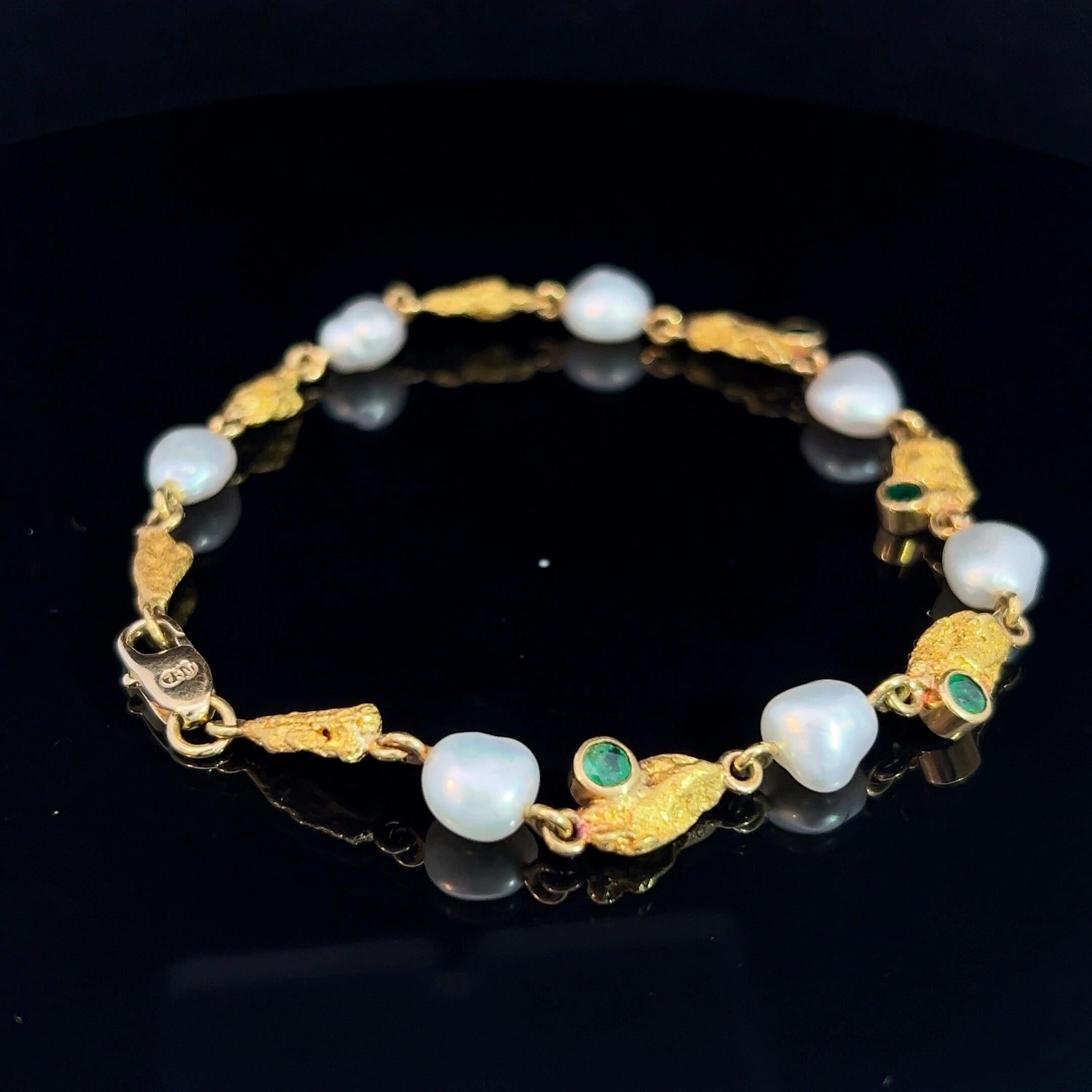 Modern Emerald, Gold Nugget & Keshi Pearl Bracelet Circa 2000s For Sale