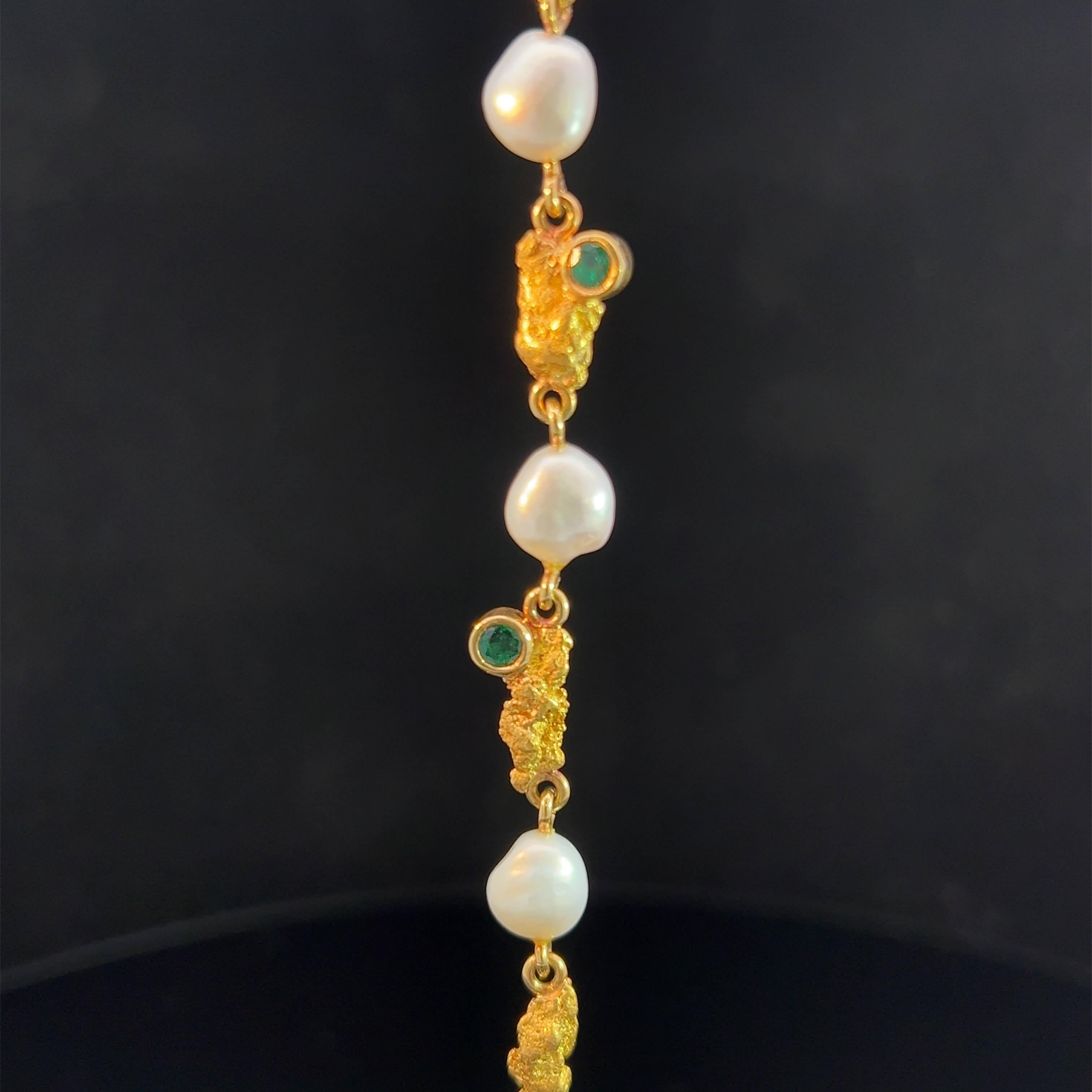 Emerald, Gold Nugget & Keshi Pearl Bracelet Circa 2000s In Good Condition For Sale In ADELAIDE, SA