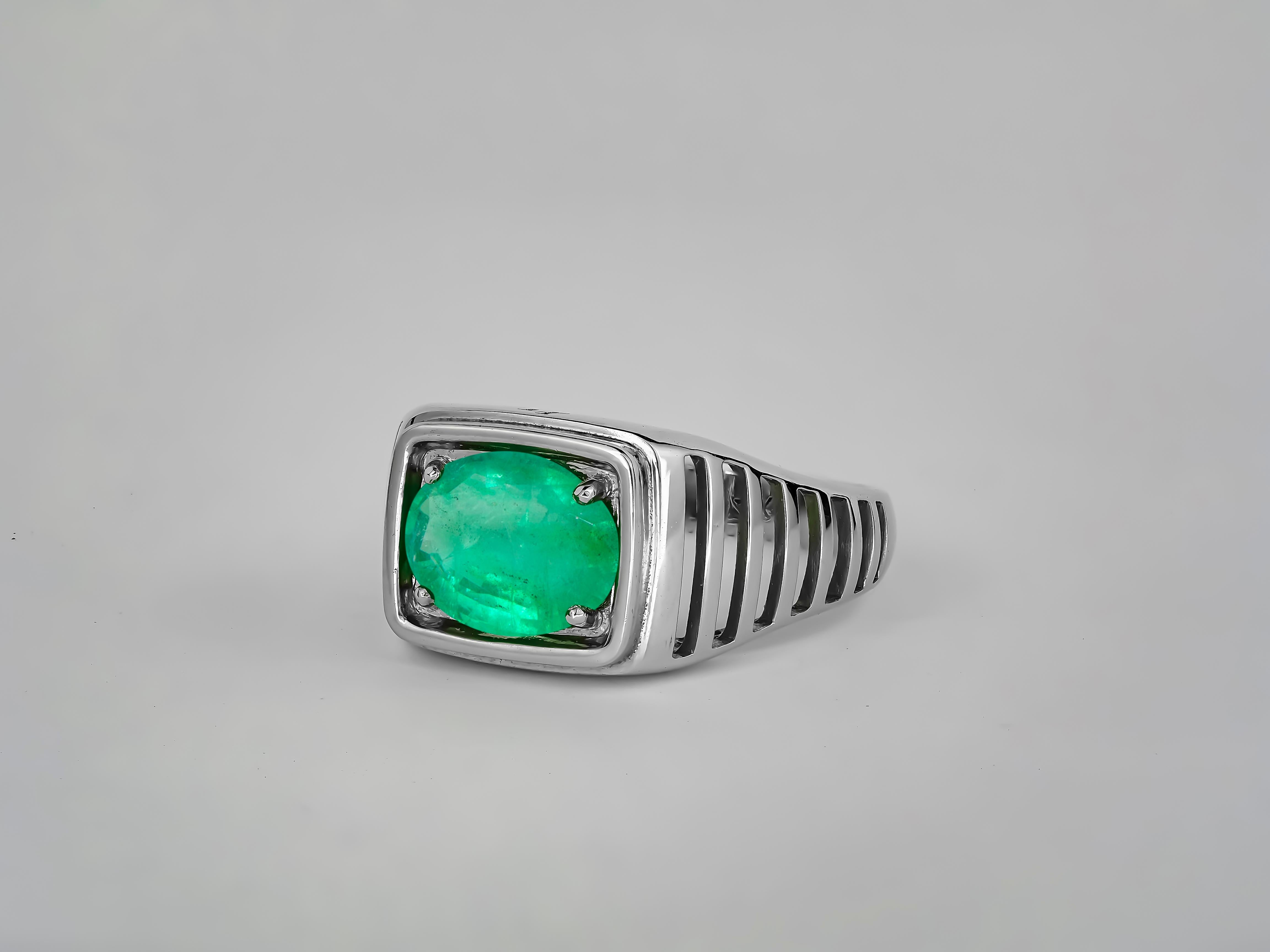 Modern Emerald gold ring.  For Sale