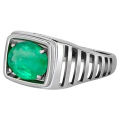 Emerald gold ring.