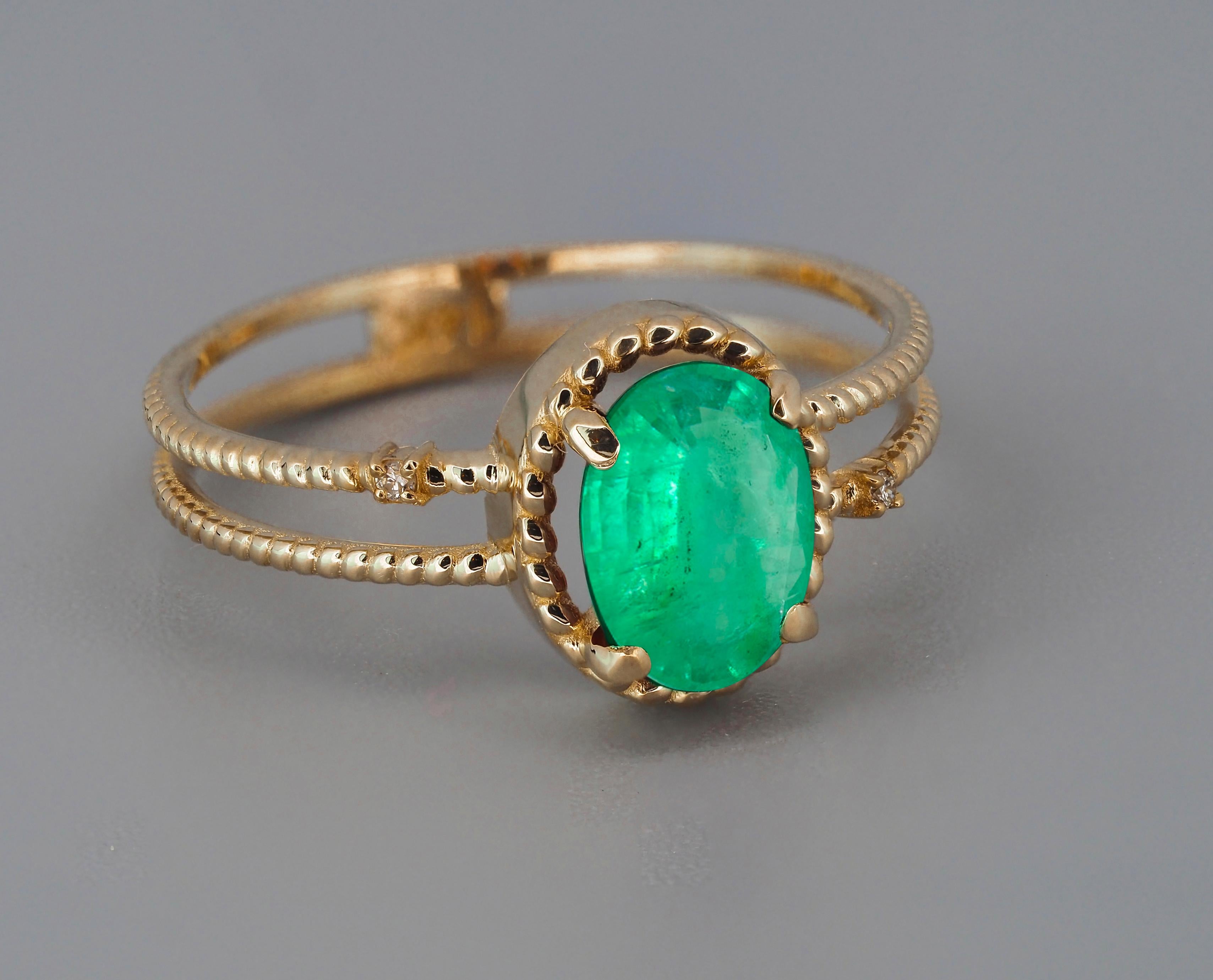Modern Emerald Gold Ring. Oval Emerald Ring. 14k Gold Ring with Emerald For Sale