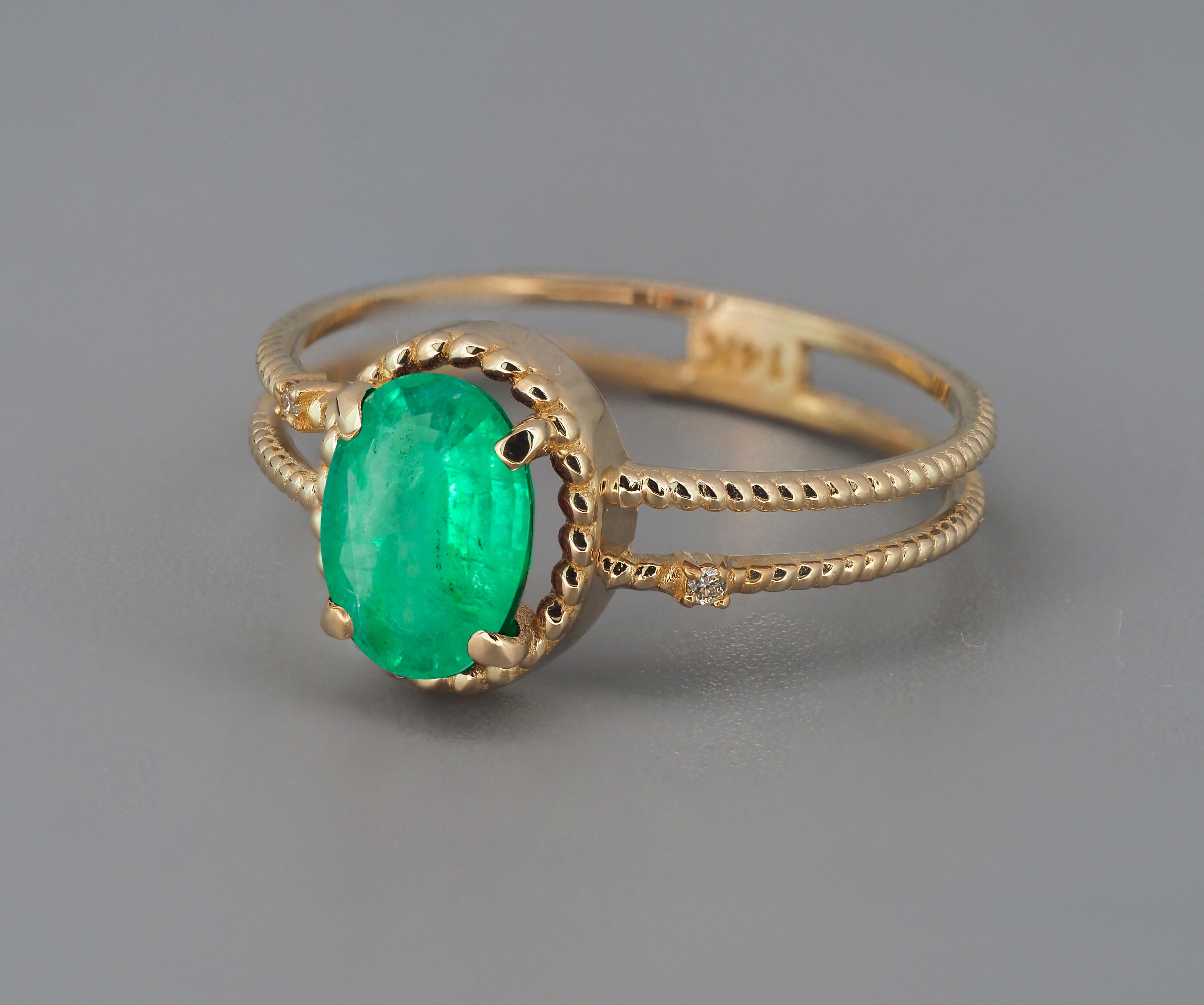 Modern Emerald Gold Ring. Oval Emerald Ring. 14k Gold Ring with Emerald For Sale