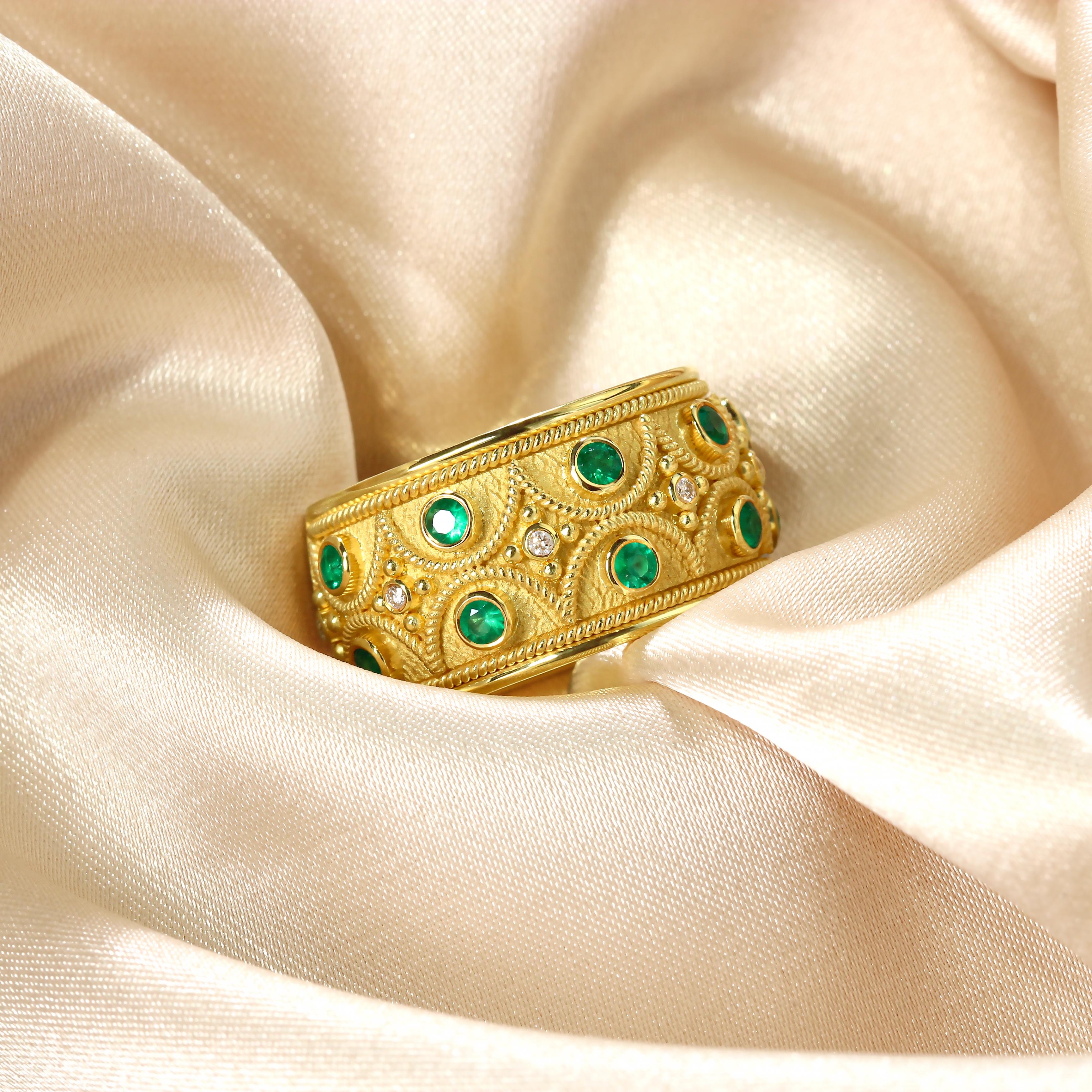 Indulge in the allure of elegance with our exquisite emerald gold ring, adorned with radiant brilliance and delicate golden accents reminiscent of twisted ropes. Featuring captivating round emeralds, this timeless piece exudes sophistication and