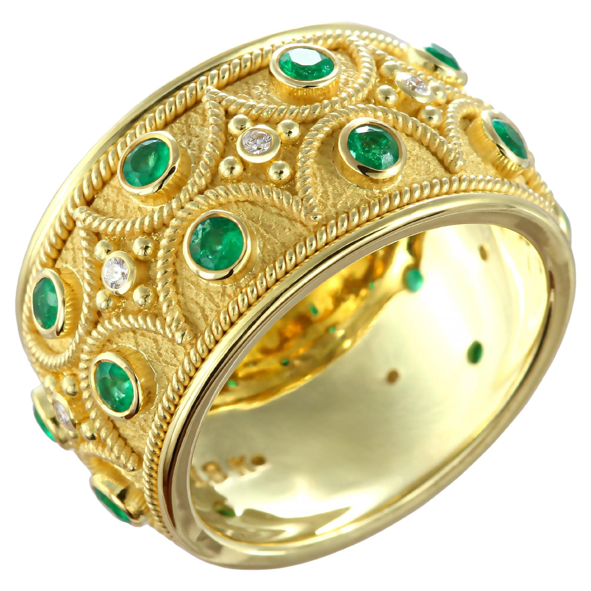Emerald Gold Ring with Brilliance For Sale