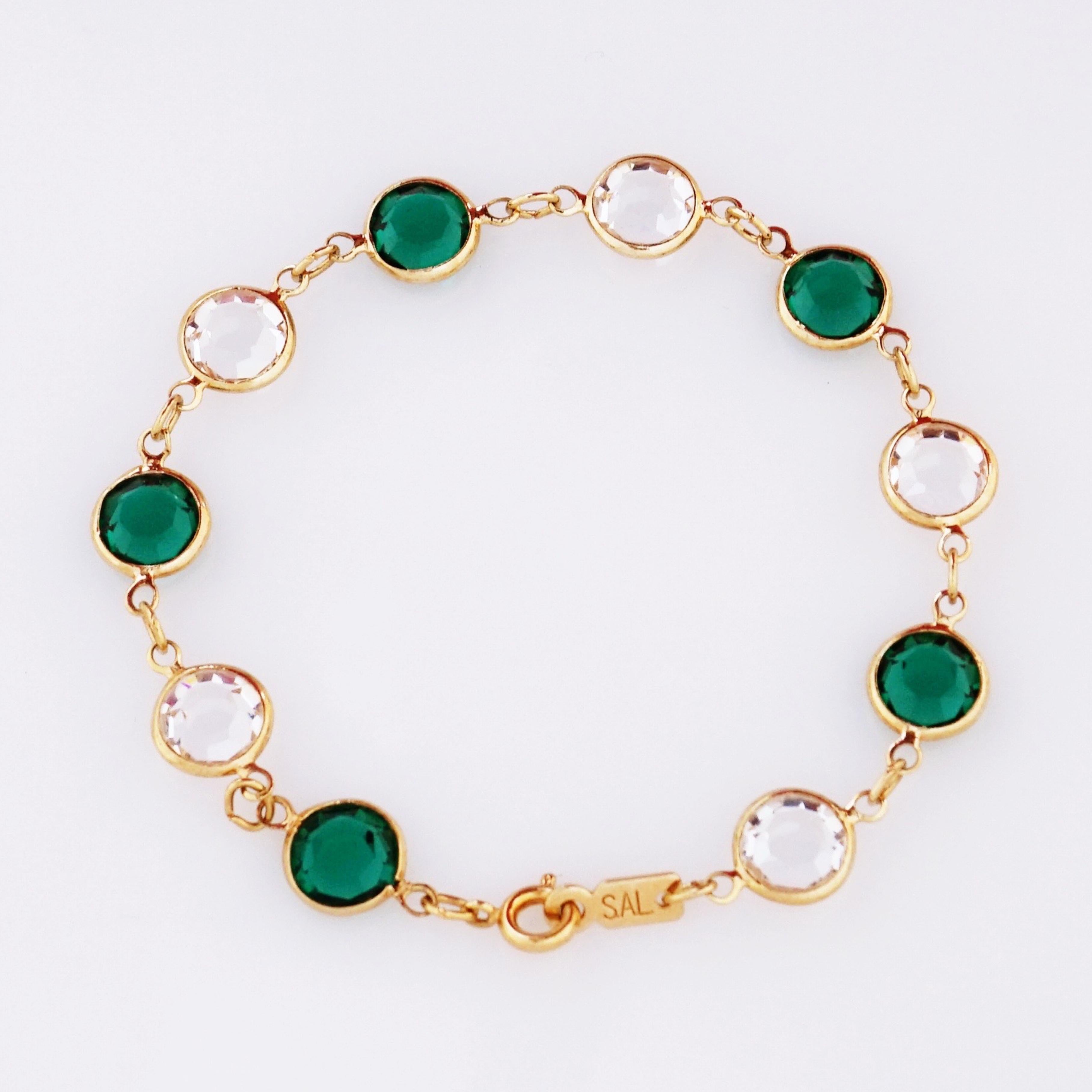 - Vintage item

- Collectible costume jewelry piece from the '70s

- 7.5