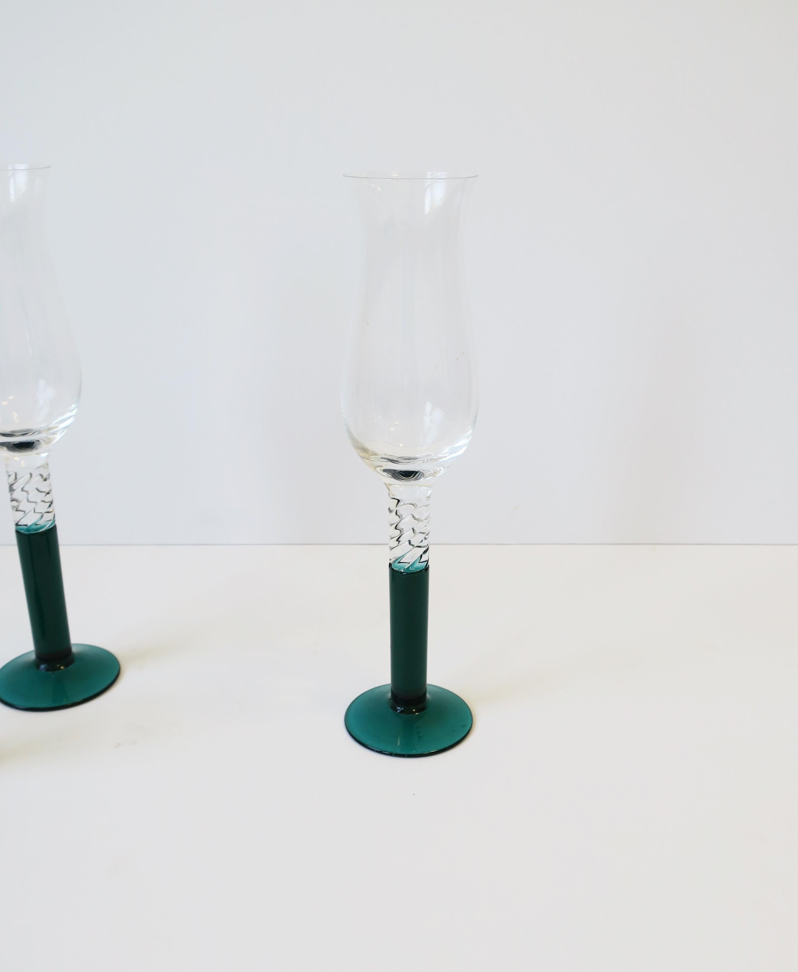 Champagne Flutes Glasses in Emerald Green Art Glass, circa 1990s, Set of 3 For Sale 2