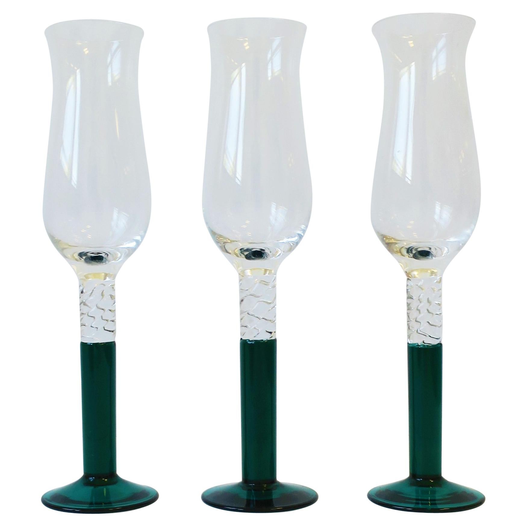Bicchieri flutes da champagne in vetro artistico verde smeraldo, circa anni '90, set di 3