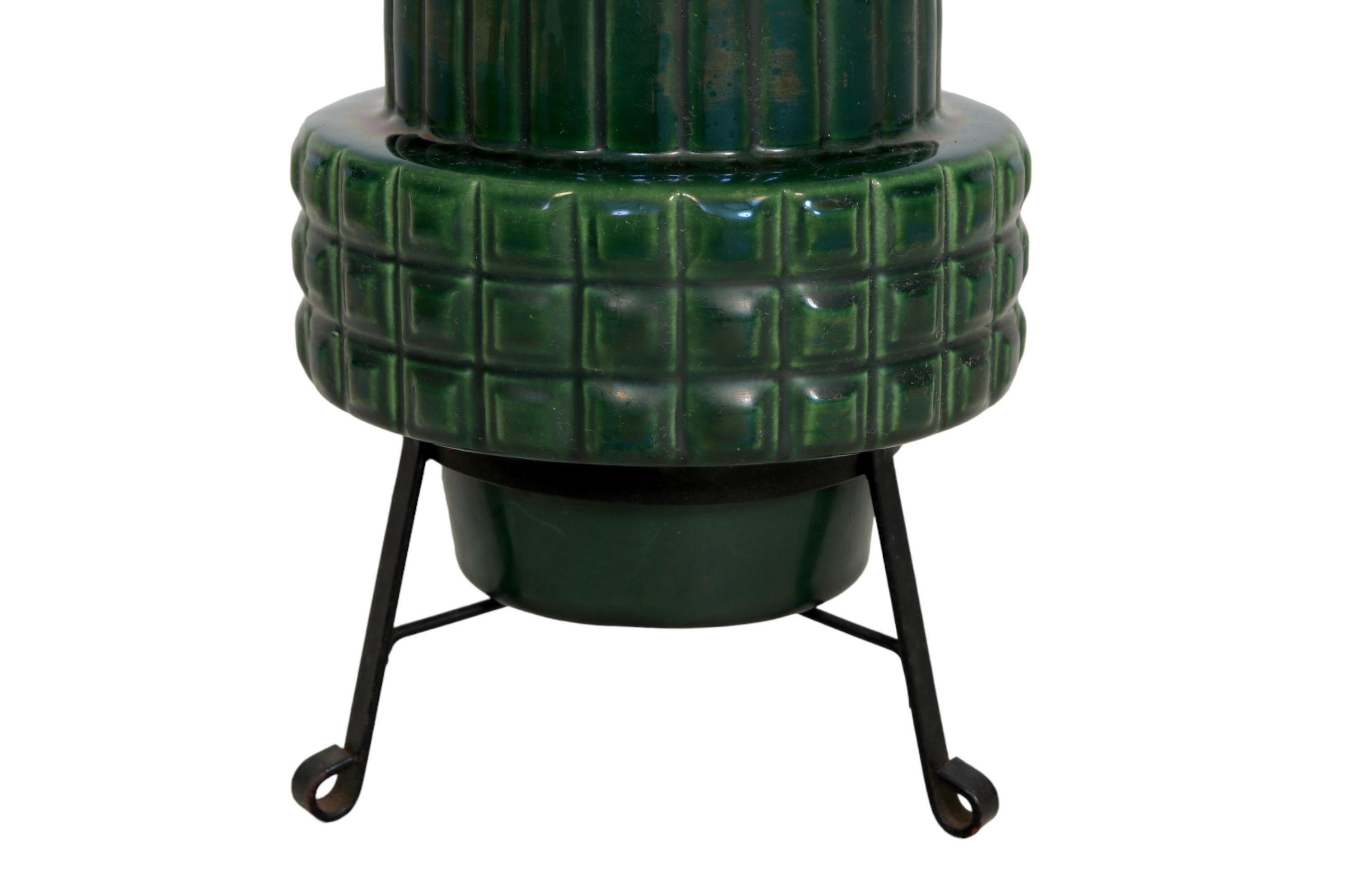 20ième siècle Lampe de bureau de style atomique vert émeraude en vente