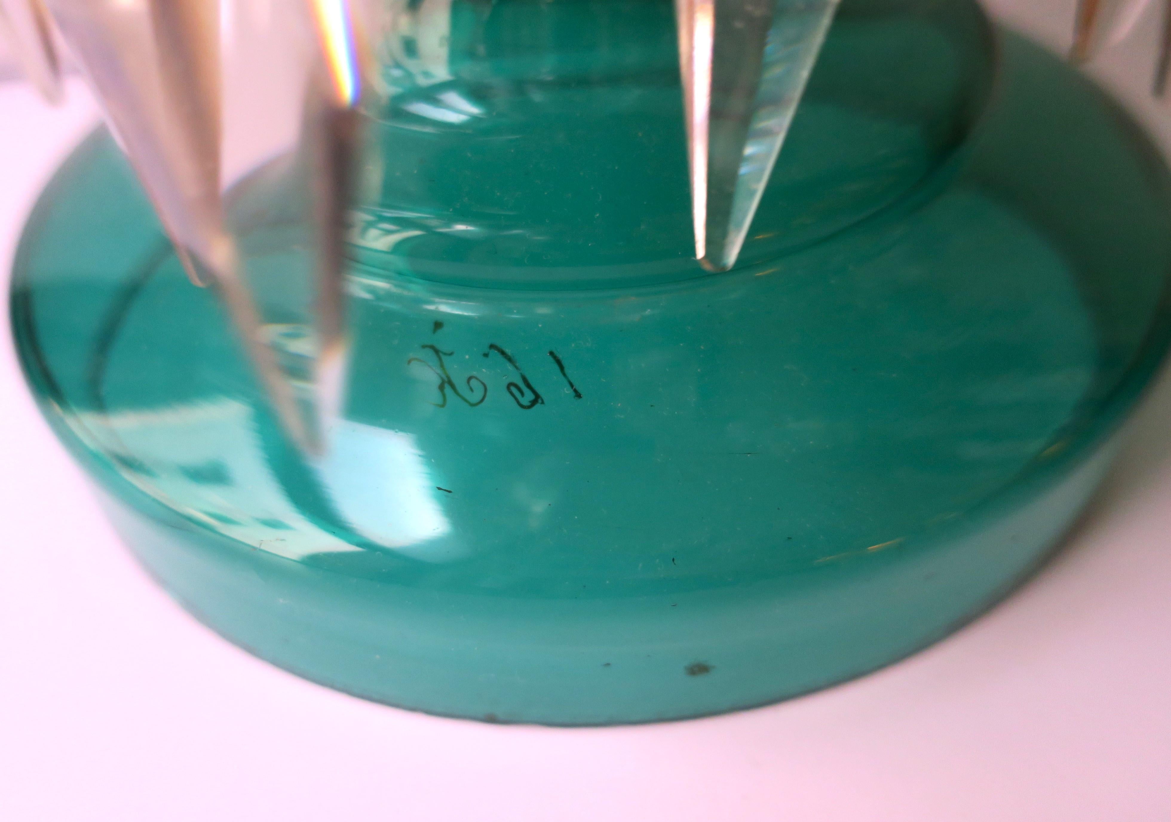 Coppia di lustrini in vetro e cristallo verde smeraldo di Boemia, circa 19° sec. in vendita 1