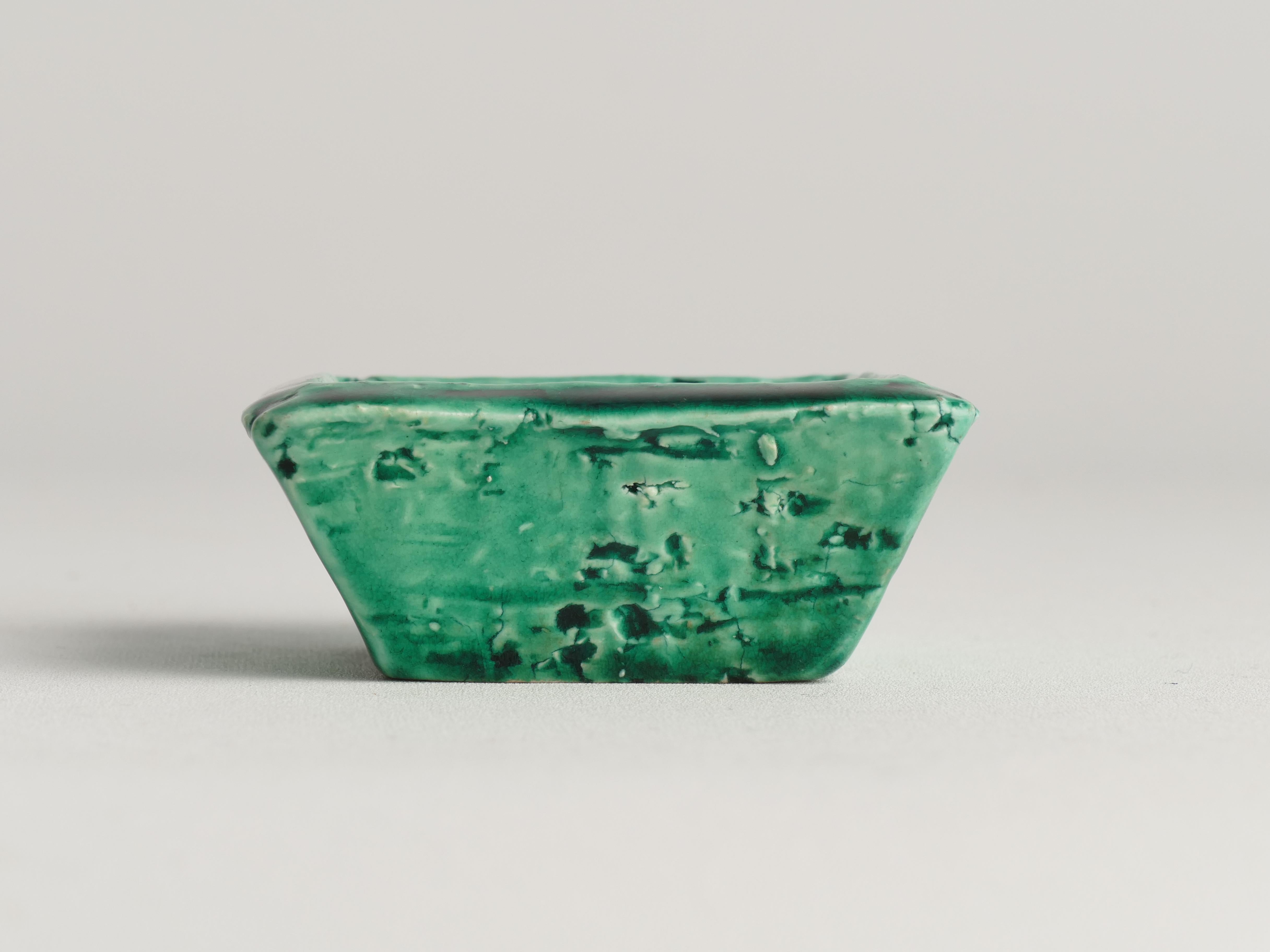 Emerald Green Chamotte Bowl  by Gunnar Nylund for Rörstrand, Sweden 1960s In Good Condition In Grythyttan, SE