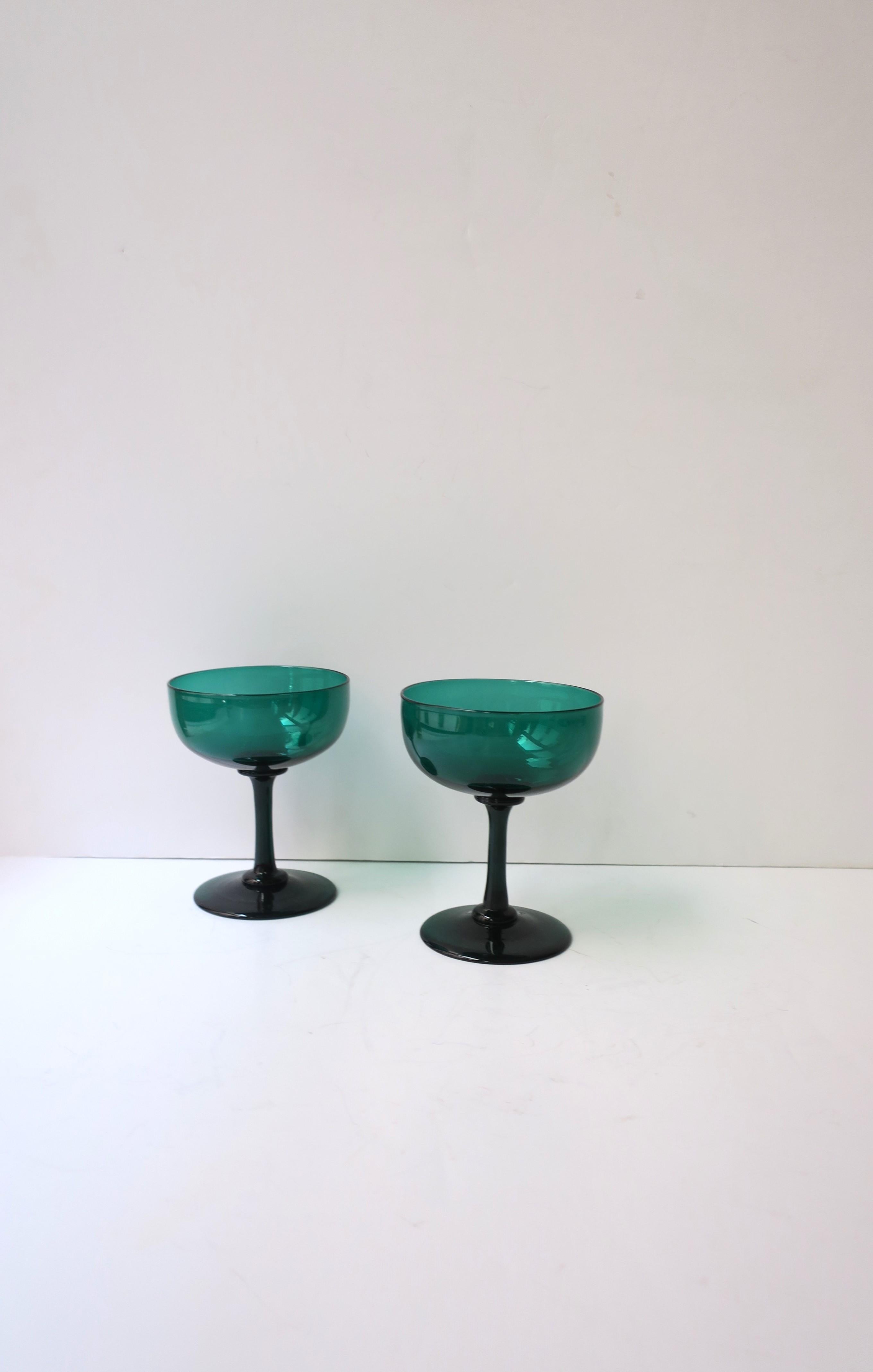 XX secolo Bicchieri da champagne verde smeraldo Coupes in vendita