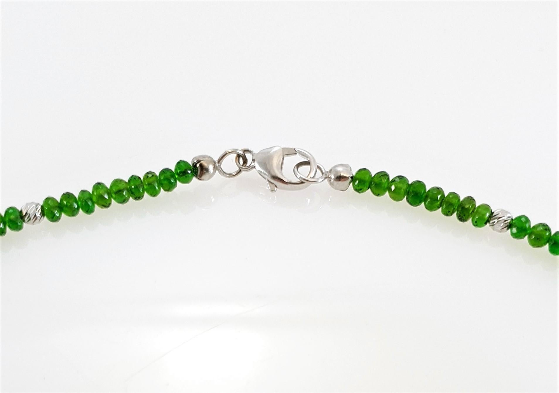 Emerald Green Chromium Diopside Rondel Beaded Necklace with 18 Carat white Gold In New Condition For Sale In Kirschweiler, DE