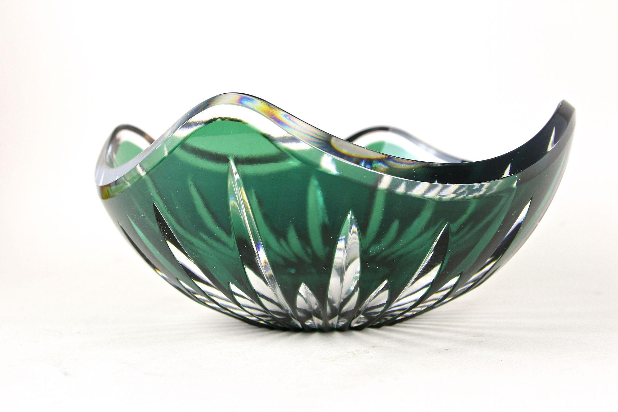 Cuenco de vidrio tallado verde esmeralda de Val Saint Lambert, Firmado - Bélgica ca. 1960 en venta 5