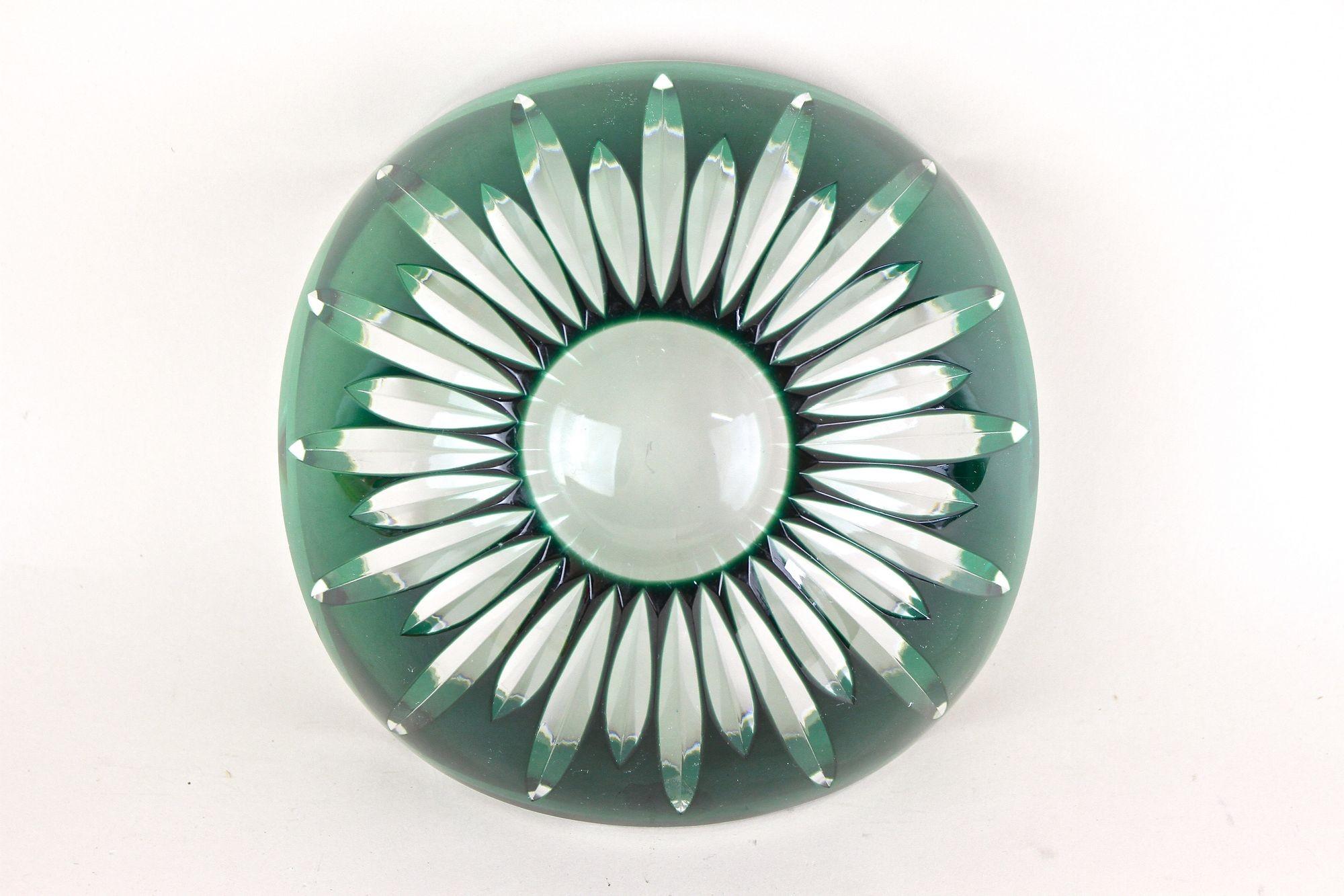 Cuenco de vidrio tallado verde esmeralda de Val Saint Lambert, Firmado - Bélgica ca. 1960 en venta 7