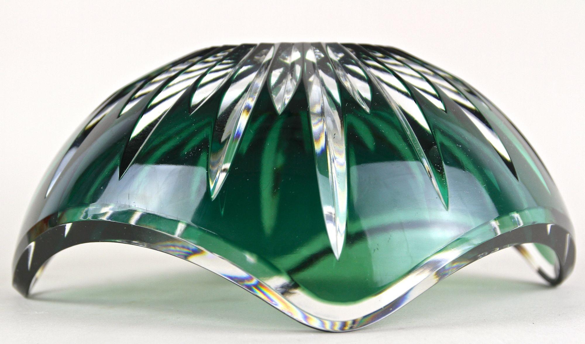 Cuenco de vidrio tallado verde esmeralda de Val Saint Lambert, Firmado - Bélgica ca. 1960 en venta 9