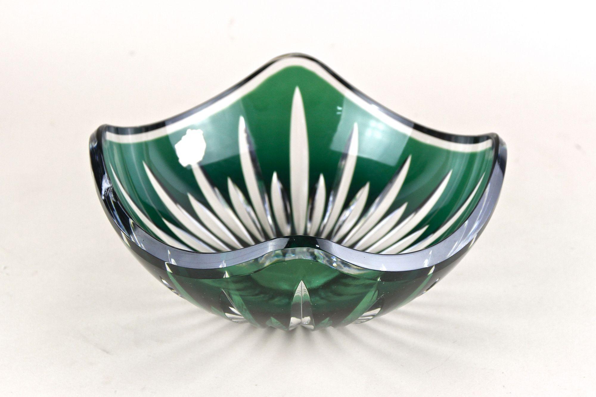 Cuenco de vidrio tallado verde esmeralda de Val Saint Lambert, Firmado - Bélgica ca. 1960 en venta 10