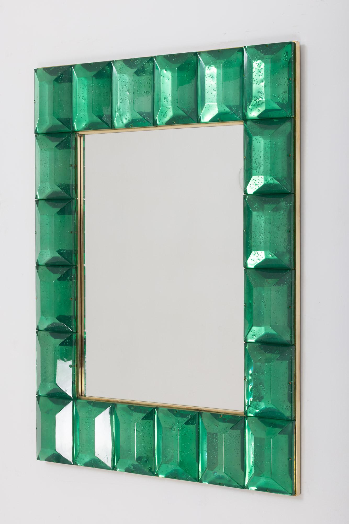 Rectangular emerald green diamond Murano glass mirror, in stock
Customizable faceted Murano glass mirror in emerald green
Contemporary and customizable mirror with a faceted Murano glass frame, edged in brass and handcrafted by a team of artisans in